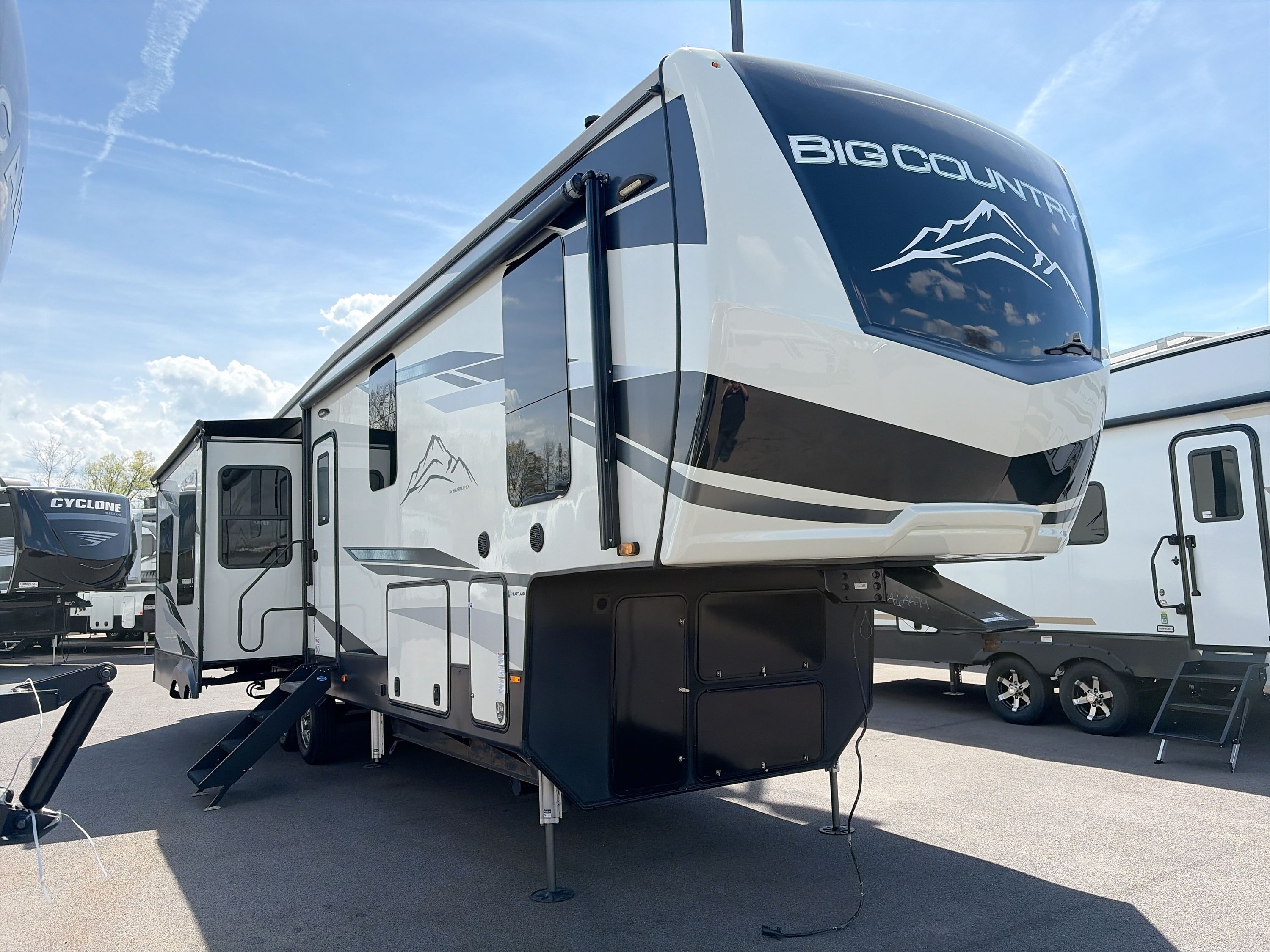 2021 Heartland BIG COUNTRY 3460GK in kodak TN