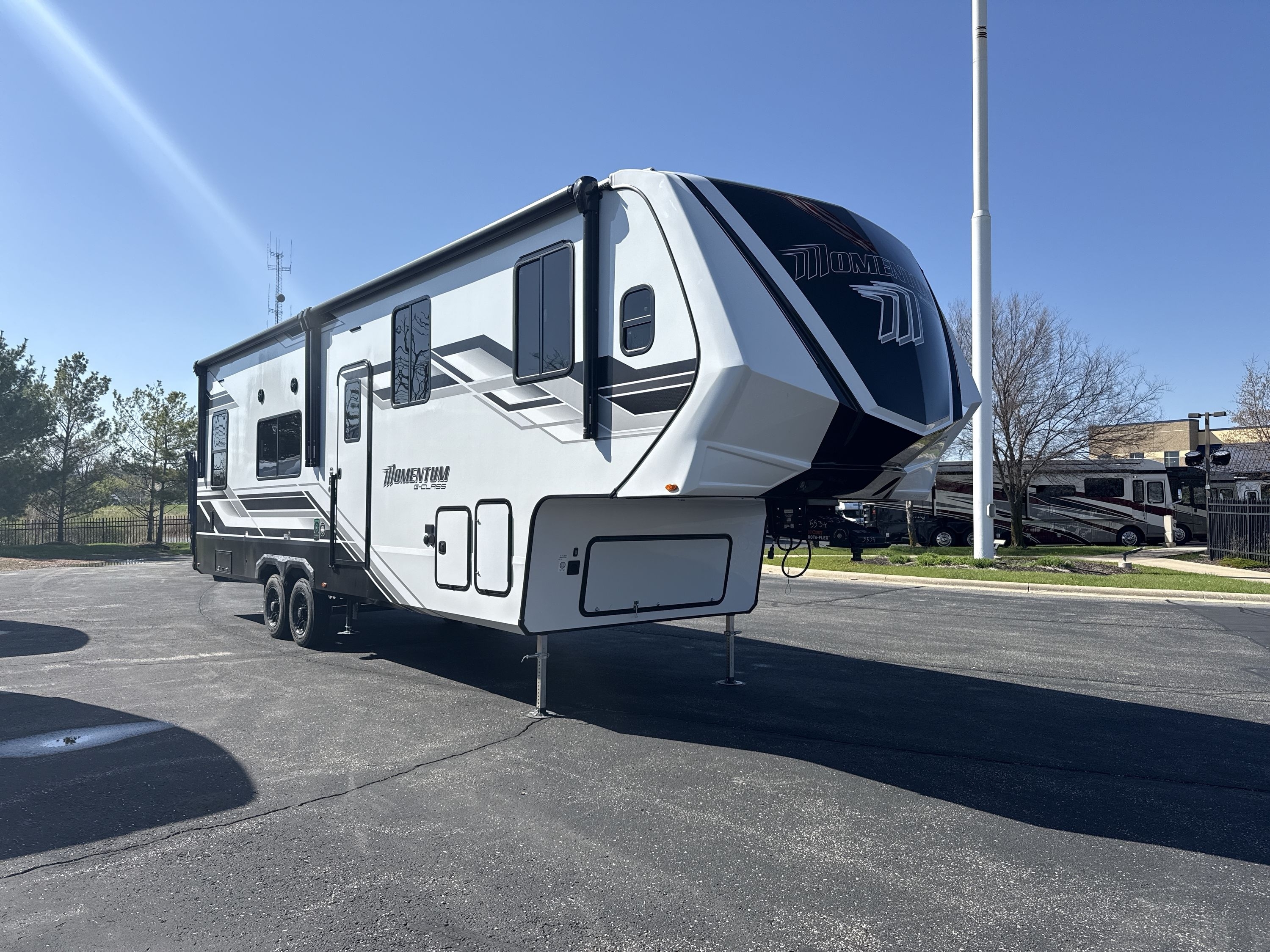 2026 Grand Design MOMENTUM G CLASS 325G in sturtevant WI