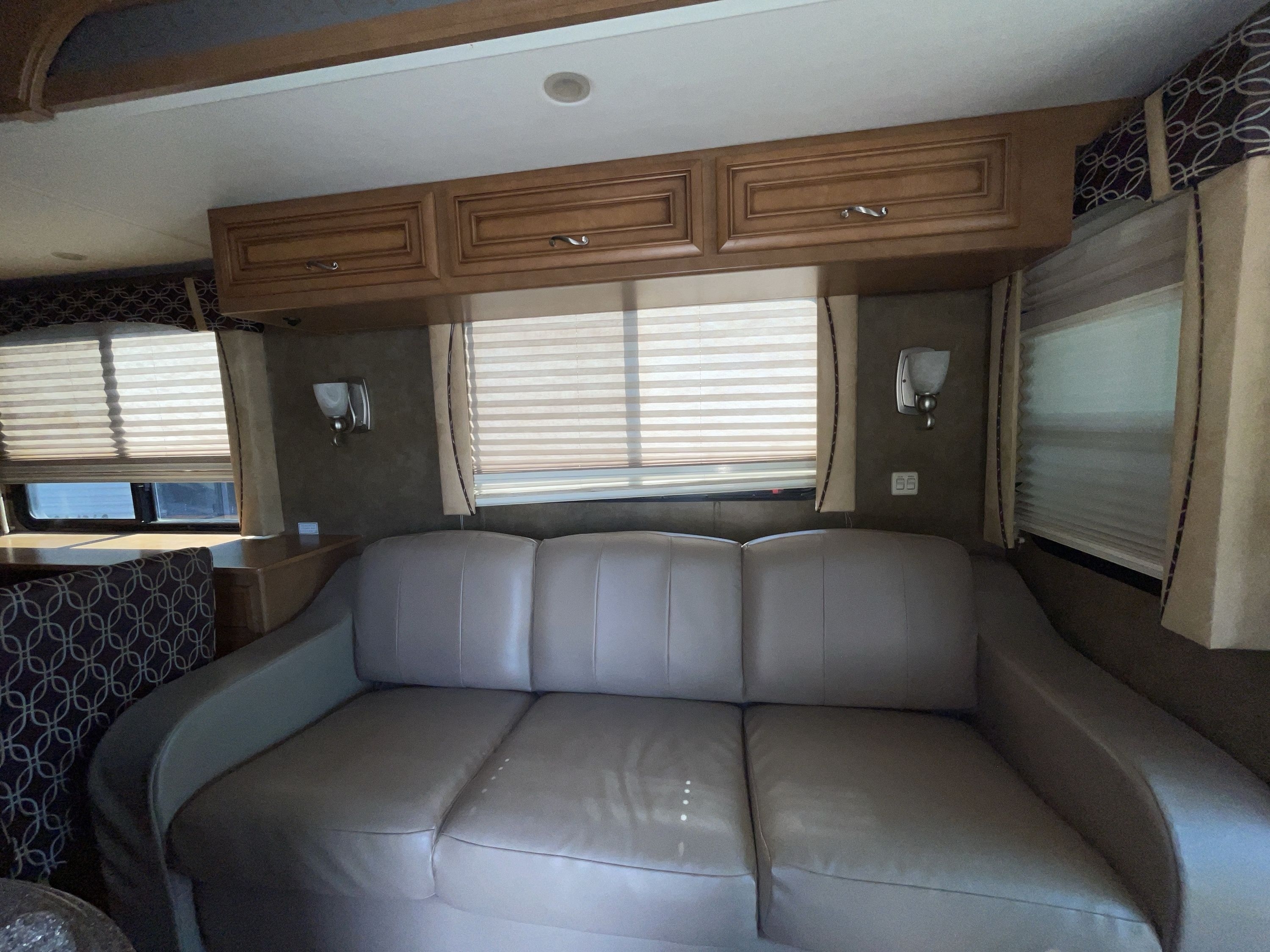 2013 Newmar CANYON STAR 3810 in buford GA