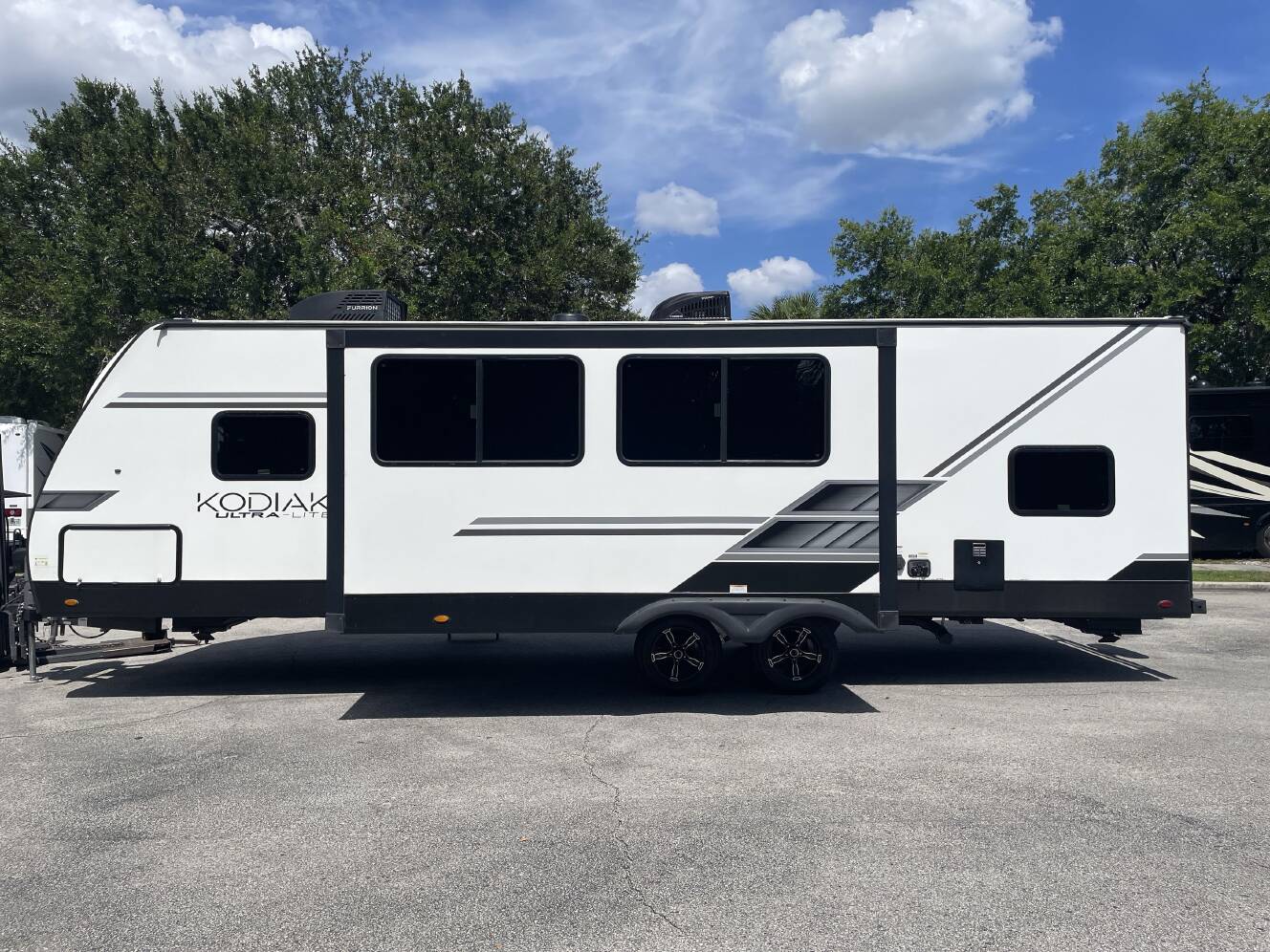 A photo of this 2022 Dutchmen KODIAK ULTRA LITE 283BHSL