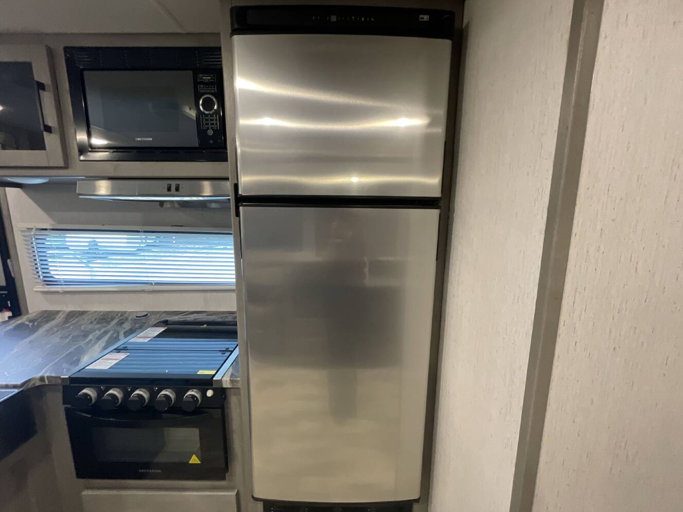 A photo of this 2022 Dutchmen KODIAK ULTRA LITE 283BHSL