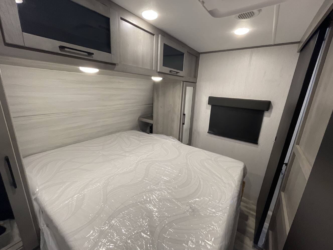 A photo of this 2022 Dutchmen KODIAK ULTRA LITE 283BHSL