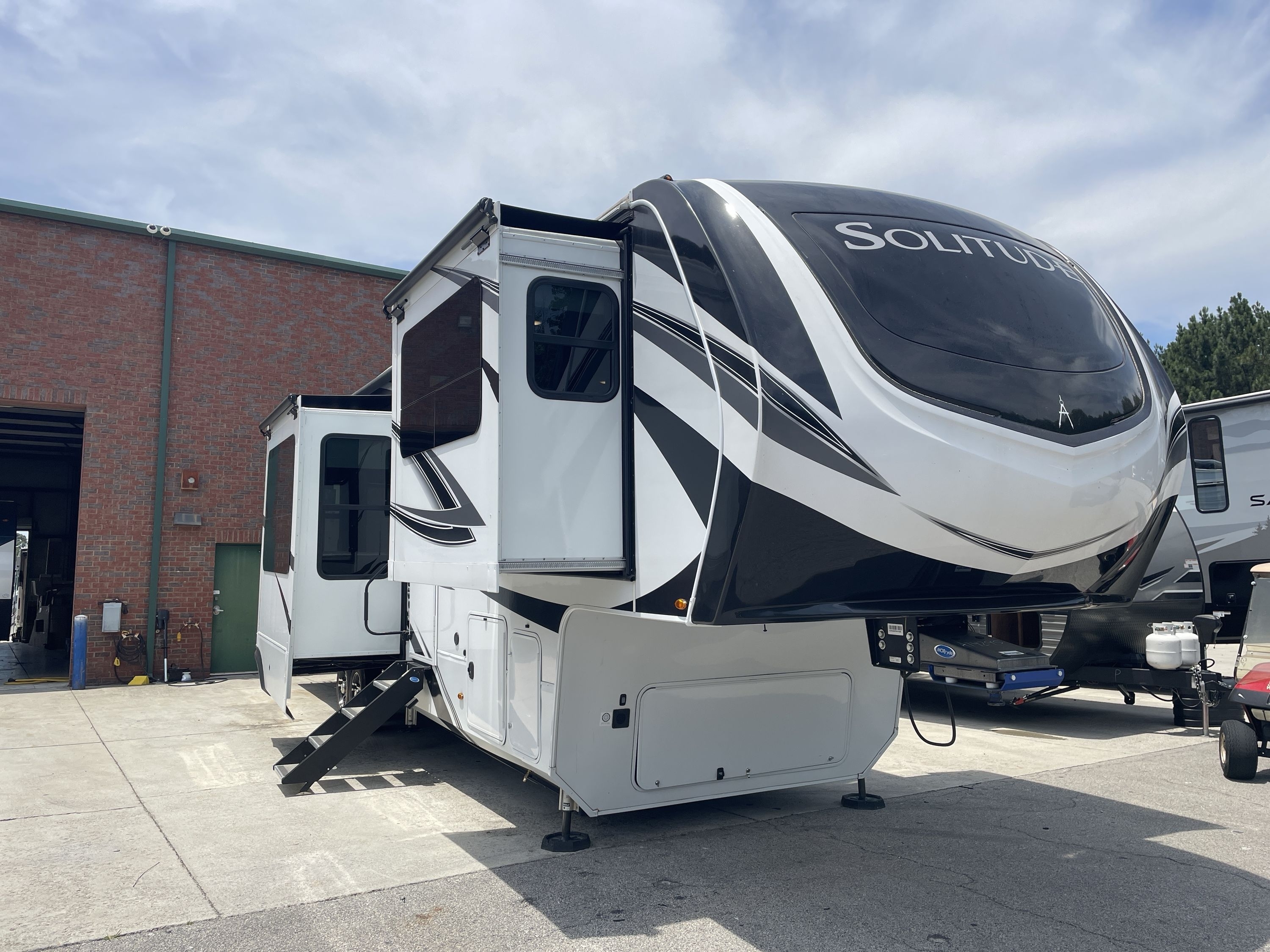 2023 Grand Design SOLITUDE 380FL in oakwood GA