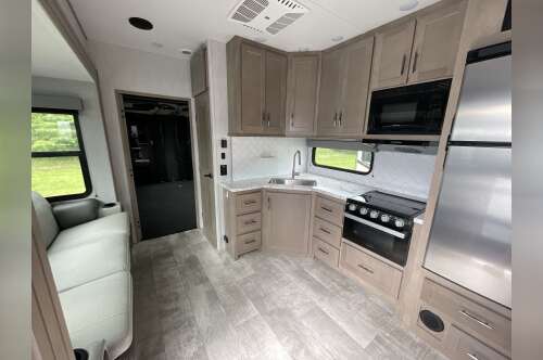 2023 Grand Design MOMENTUM G CLASS 31G in west coxsackie NY