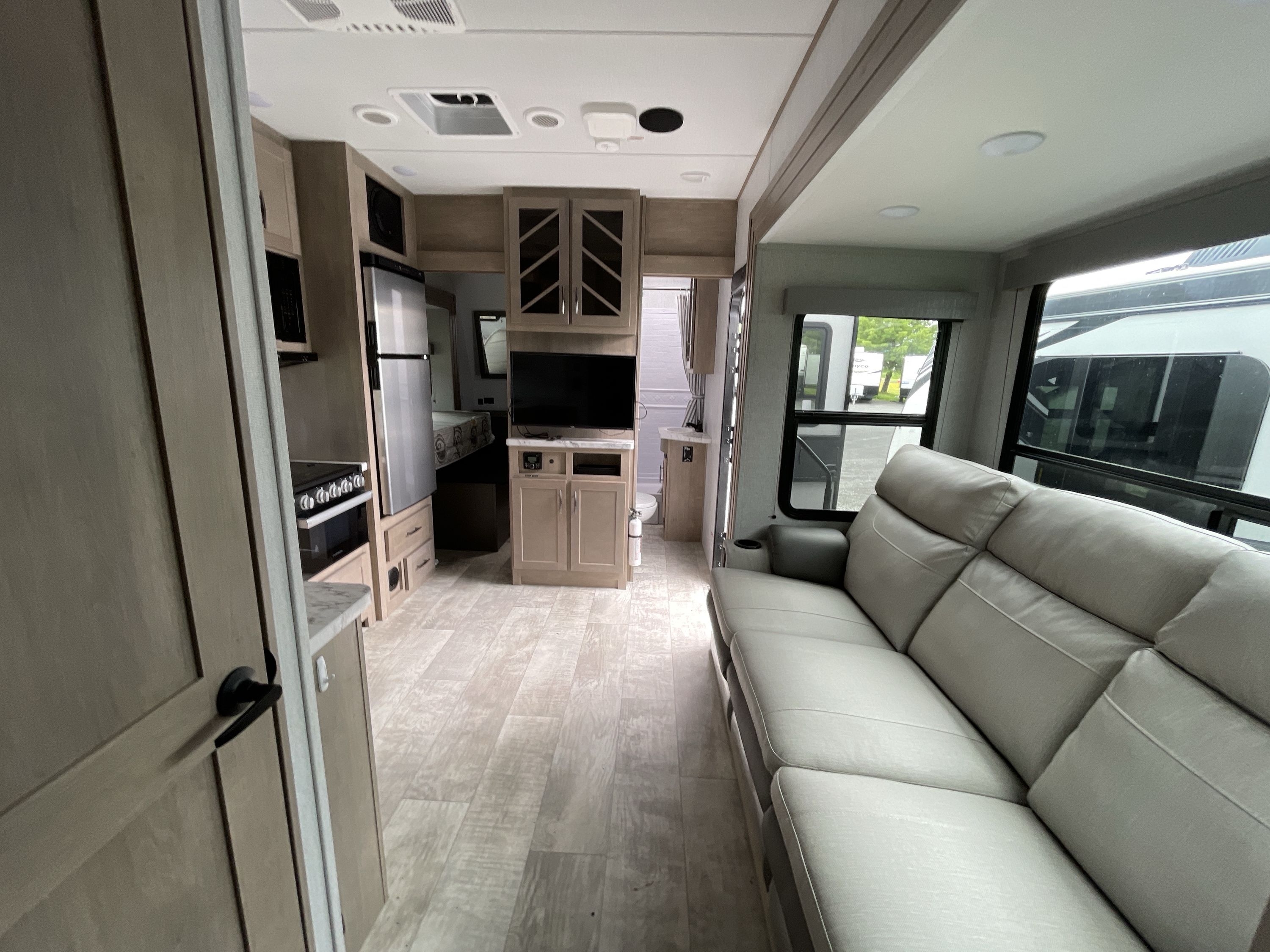 2023 Grand Design MOMENTUM G CLASS 31G in west coxsackie NY