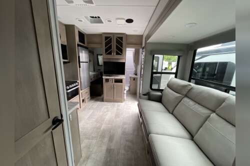 2023 Grand Design MOMENTUM G CLASS 31G in west coxsackie NY