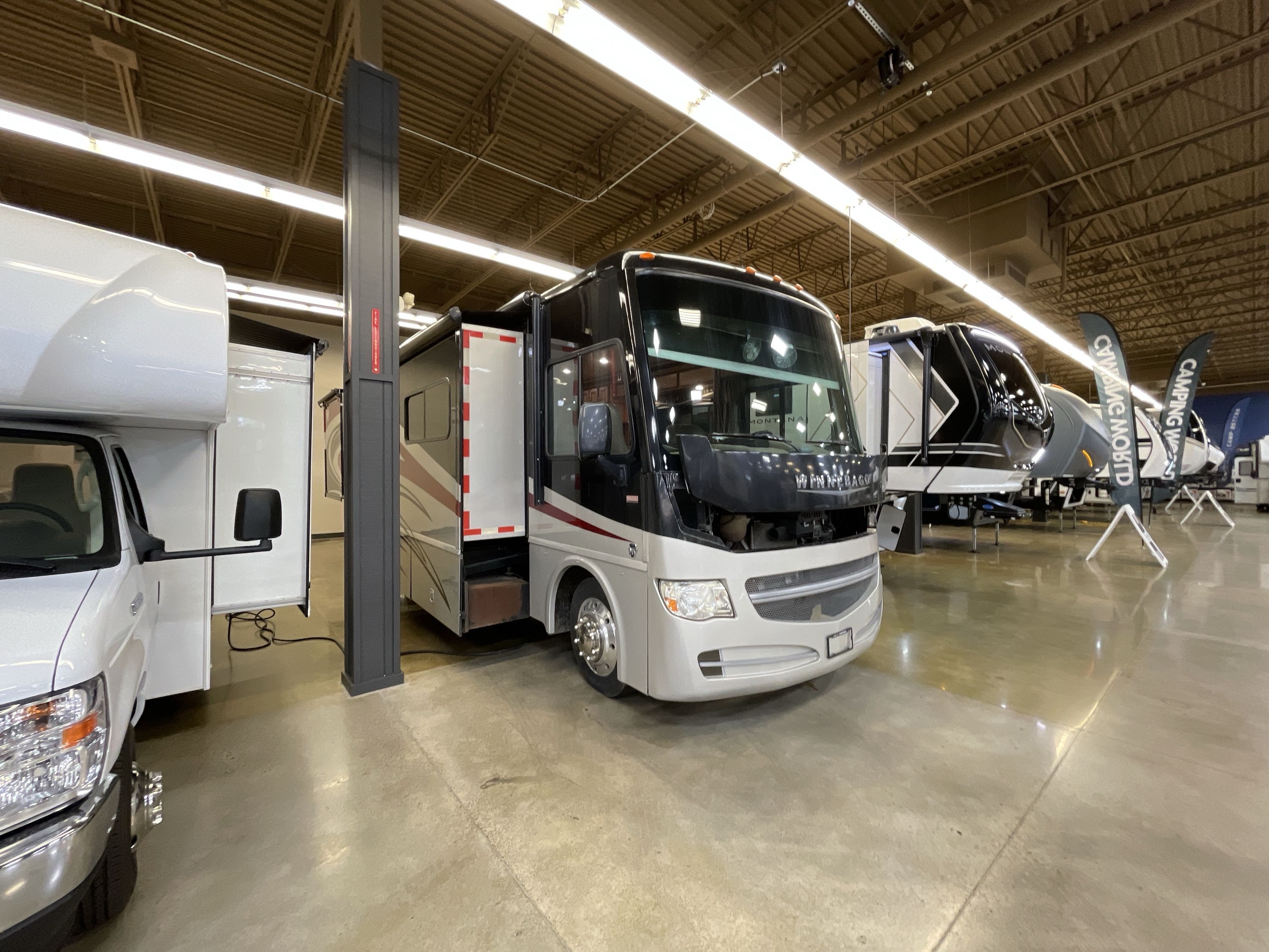 2014 Winnebago SIGHTSEER 33C in lakeville MN