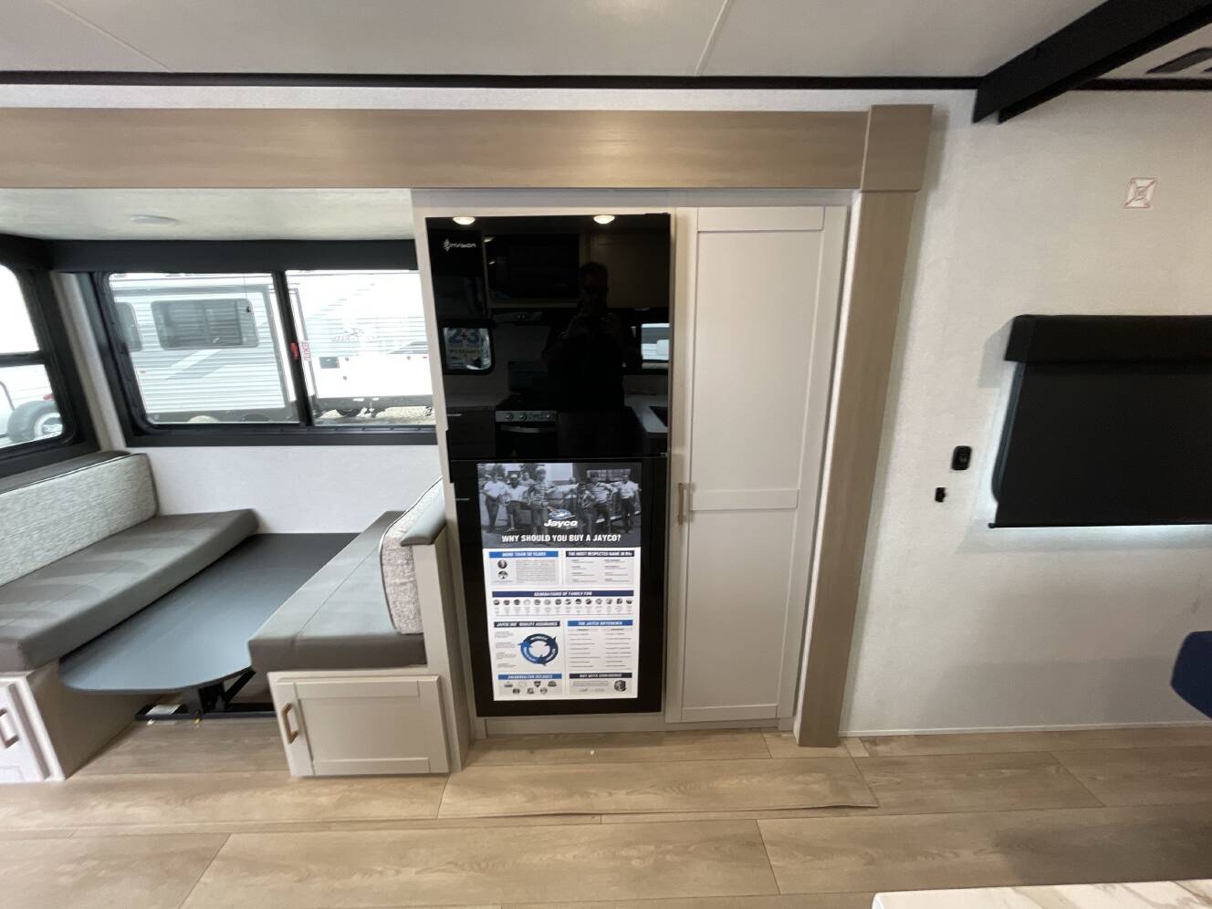 A photo of this 2027 Jayco JAY FEATHER 25BH