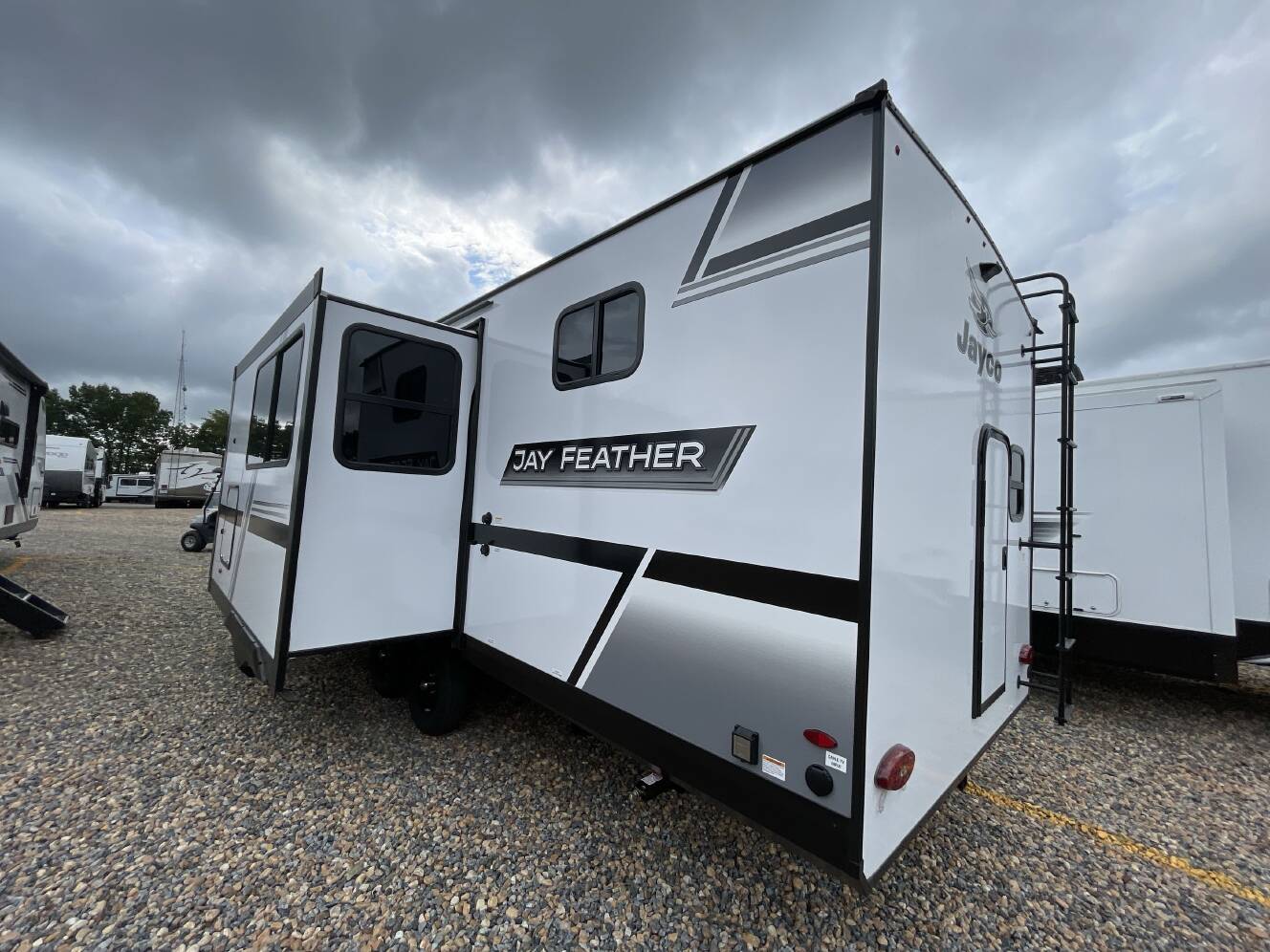 A photo of this 2027 Jayco JAY FEATHER 25BH