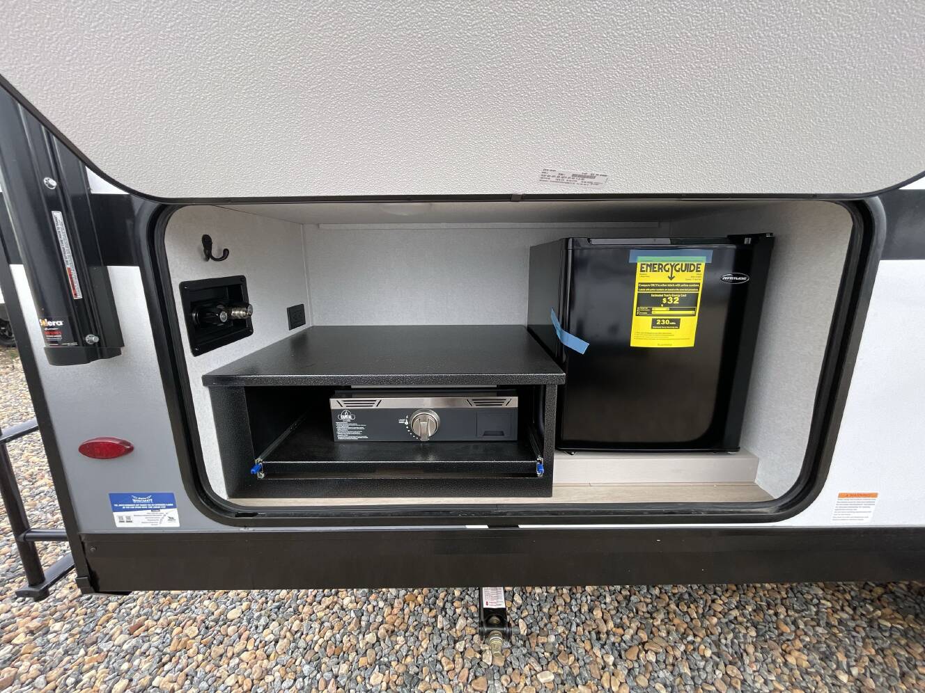 A photo of this 2027 Jayco JAY FEATHER 25BH