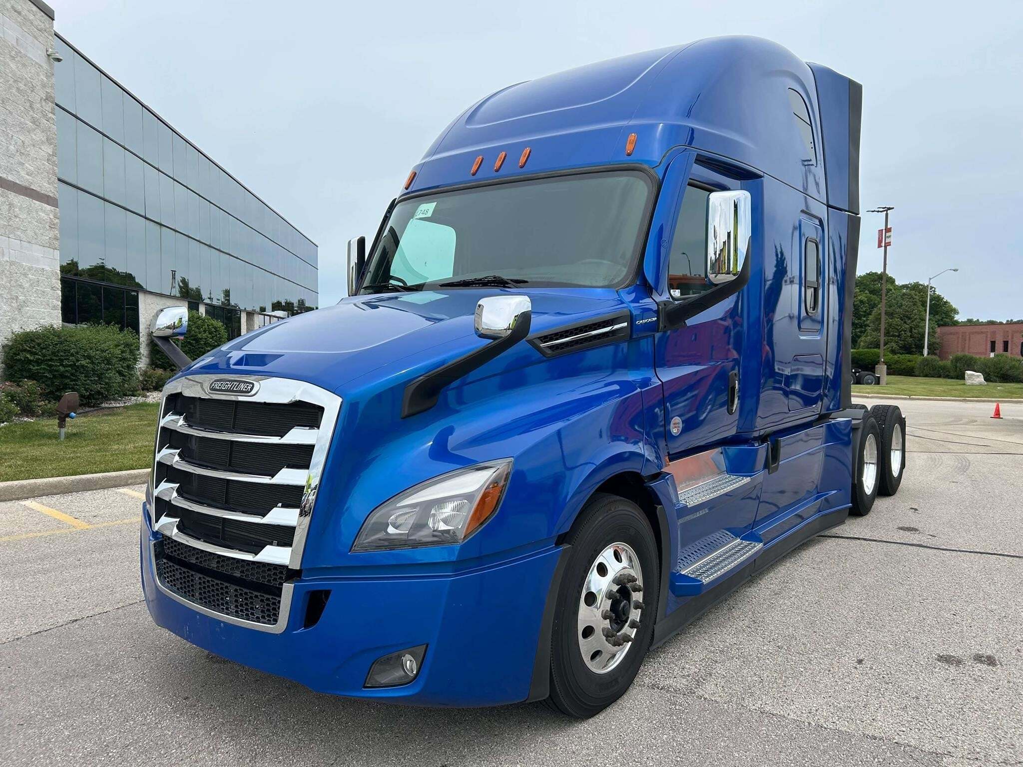 2024 FREIGHTLINER CASCADIA 126 in Oak Creek, WI