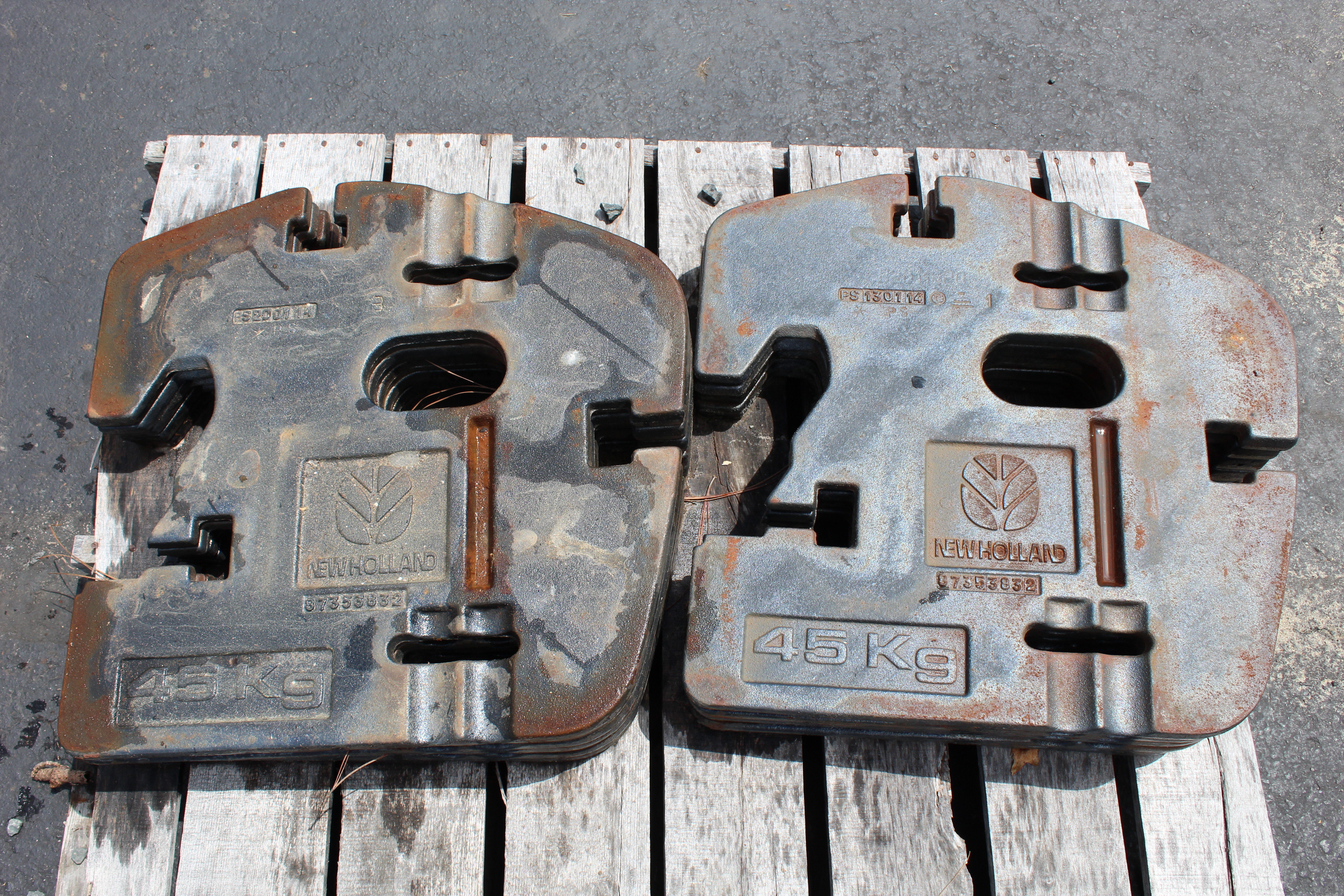 NEW HOLLAND Front Suitcase Weights in Accomac, VA