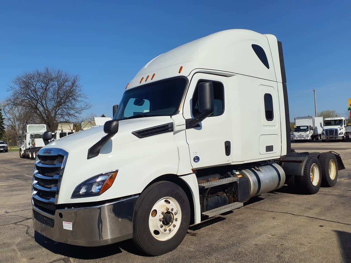 2020 FREIGHTLINER CASCADIA 126 in Oak Creek, WI