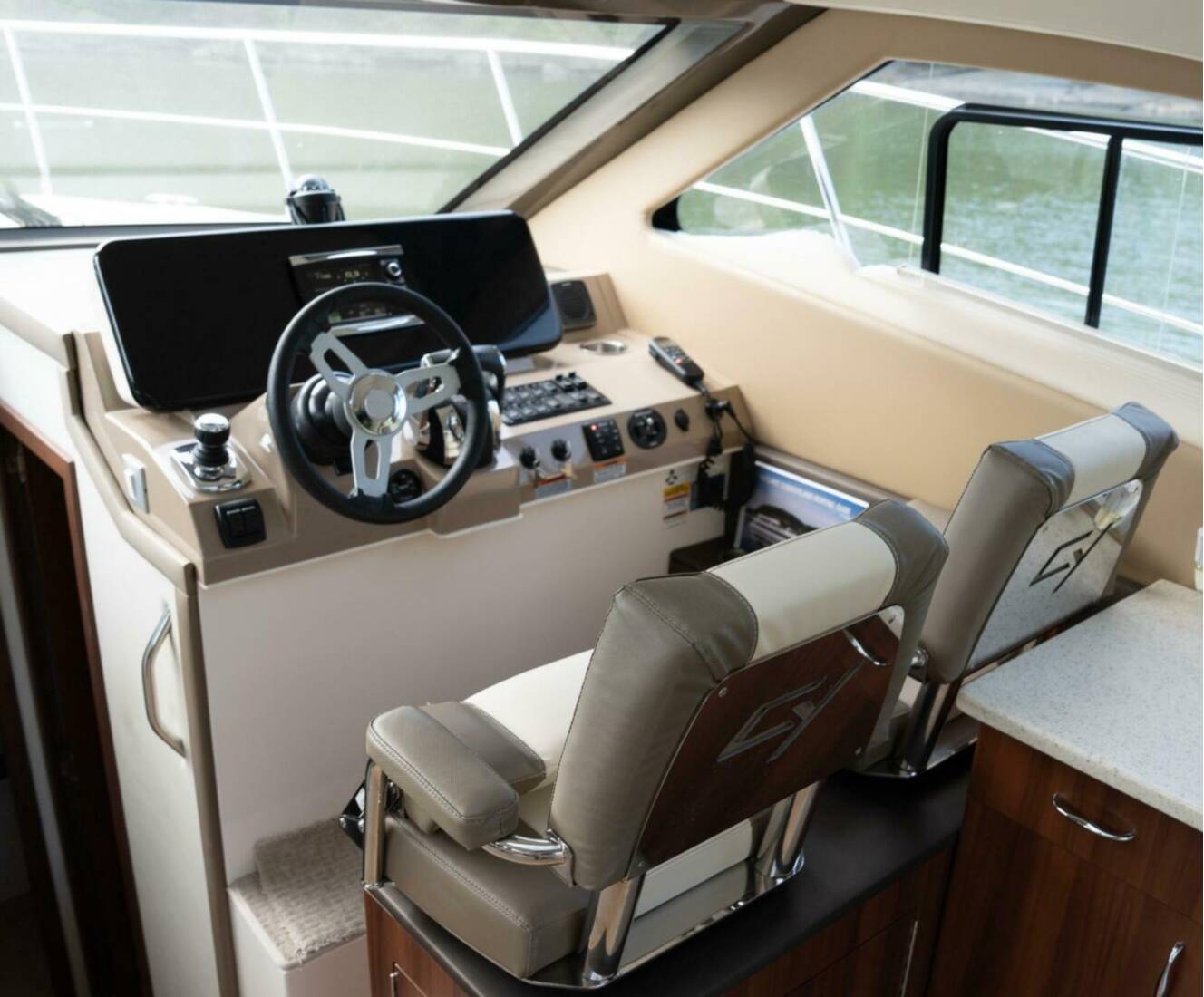 A photo of this 2014 Carver C37