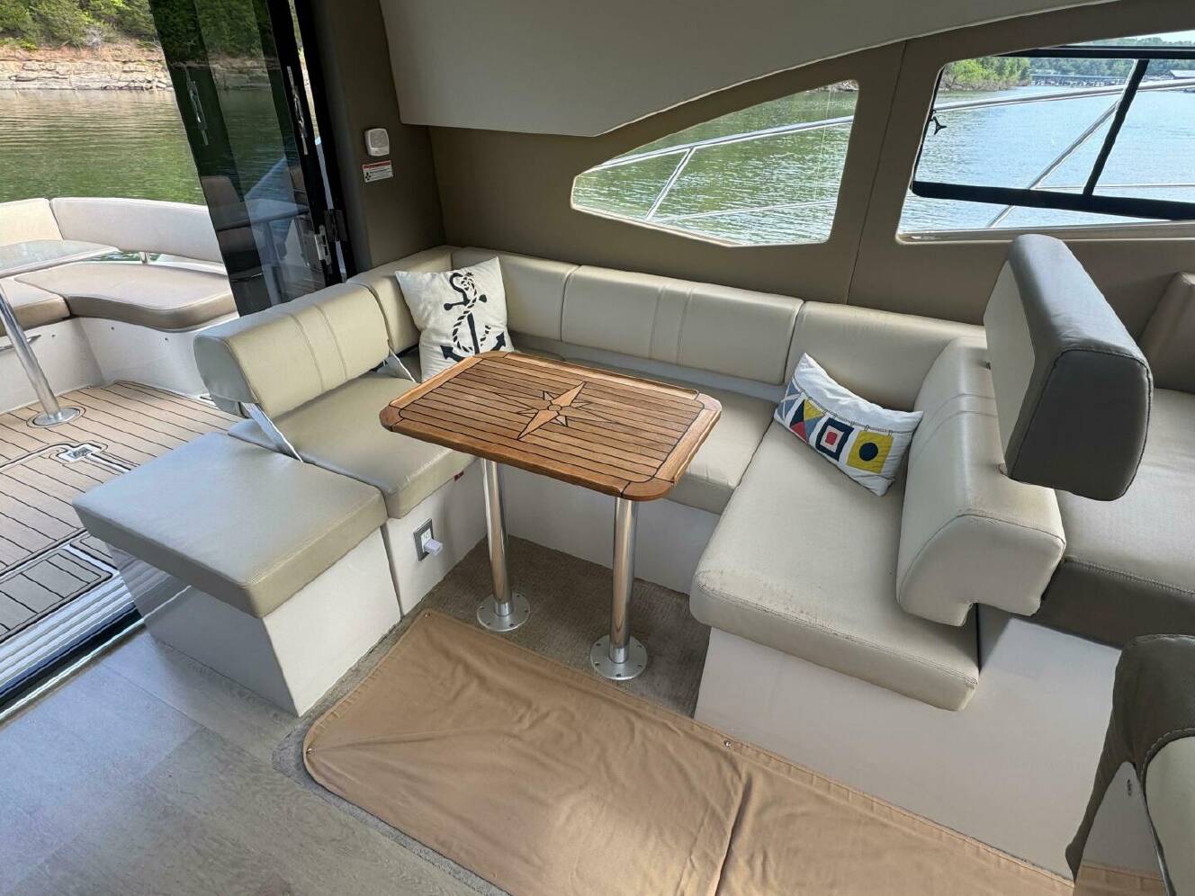 A photo of this 2014 Carver C37