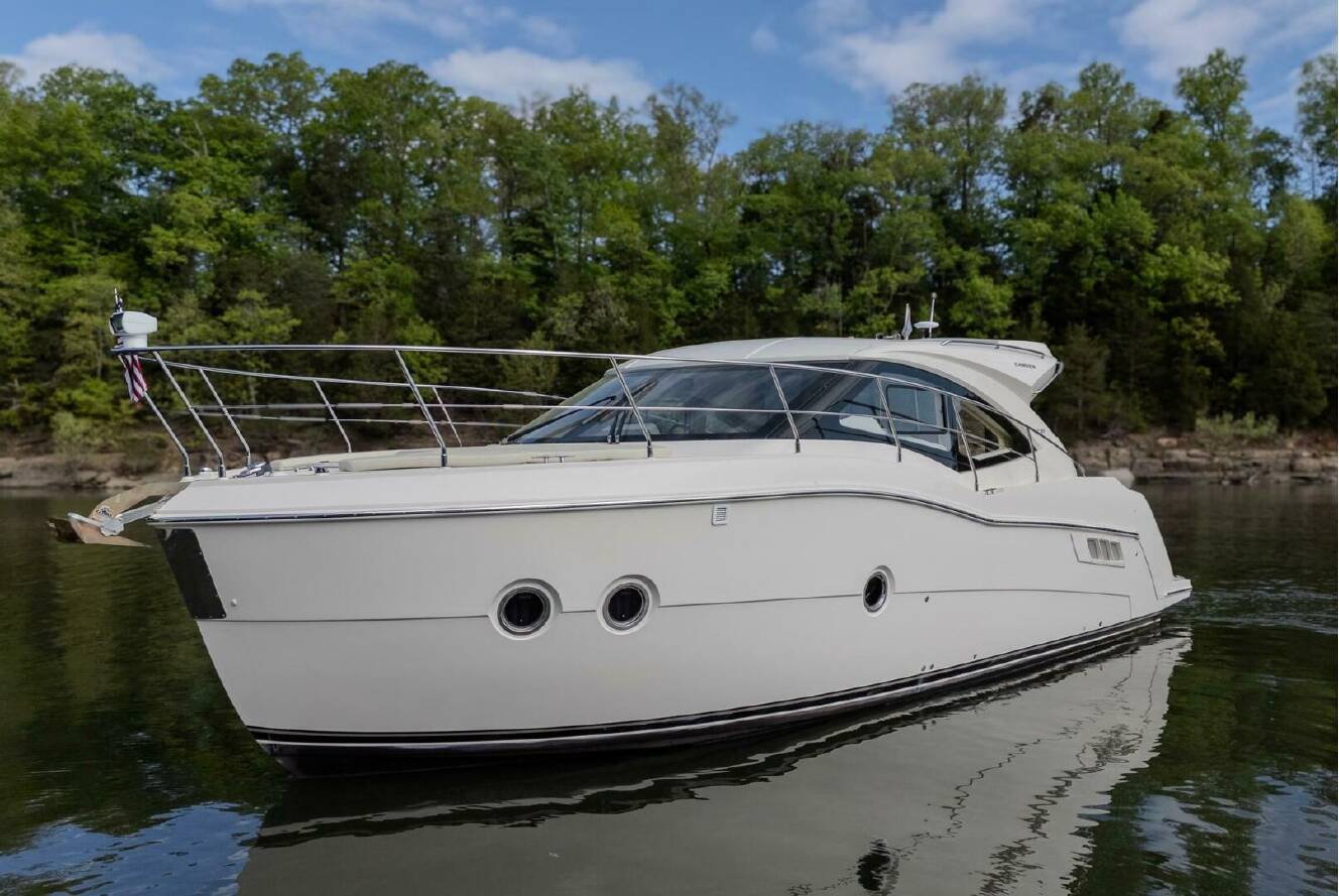 A photo of this 2014 Carver C37