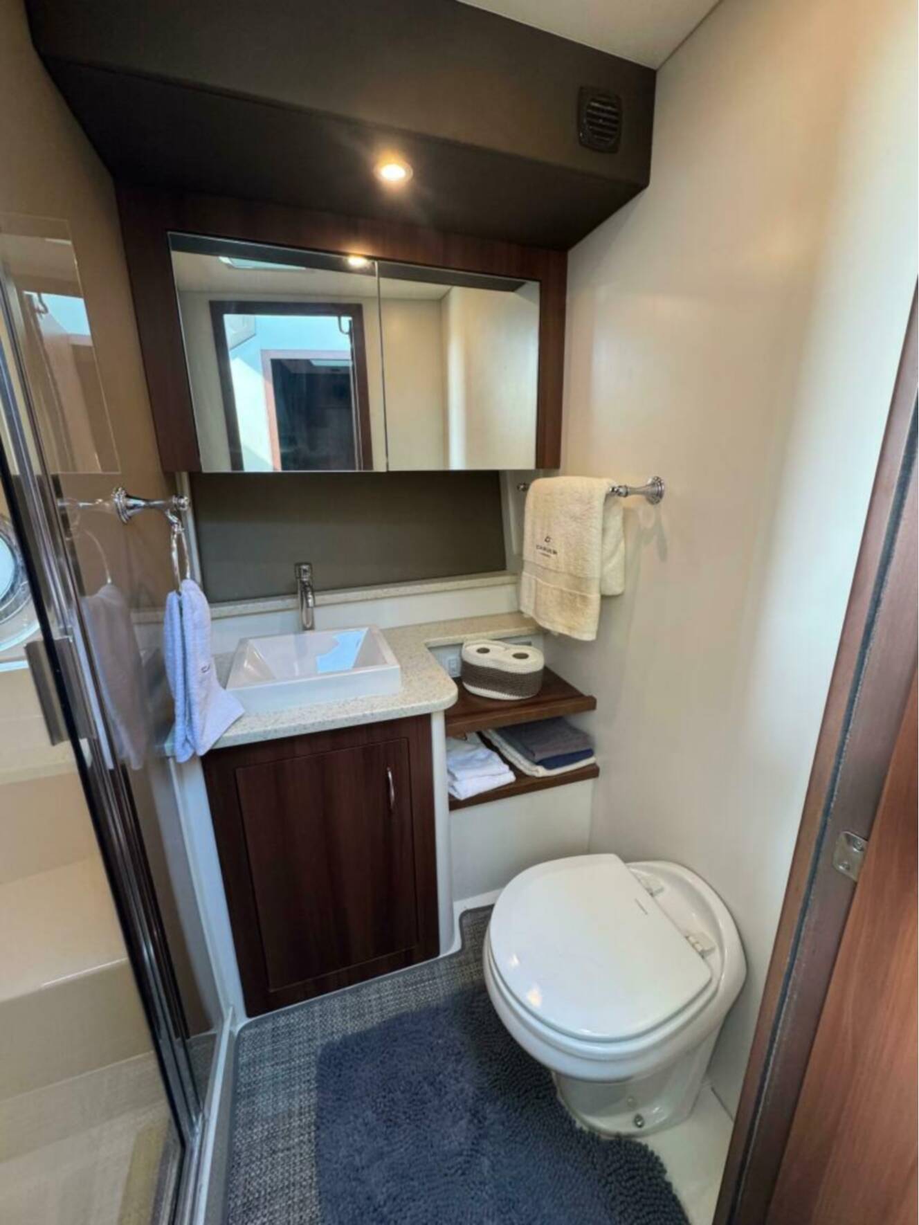 A photo of this 2014 Carver C37