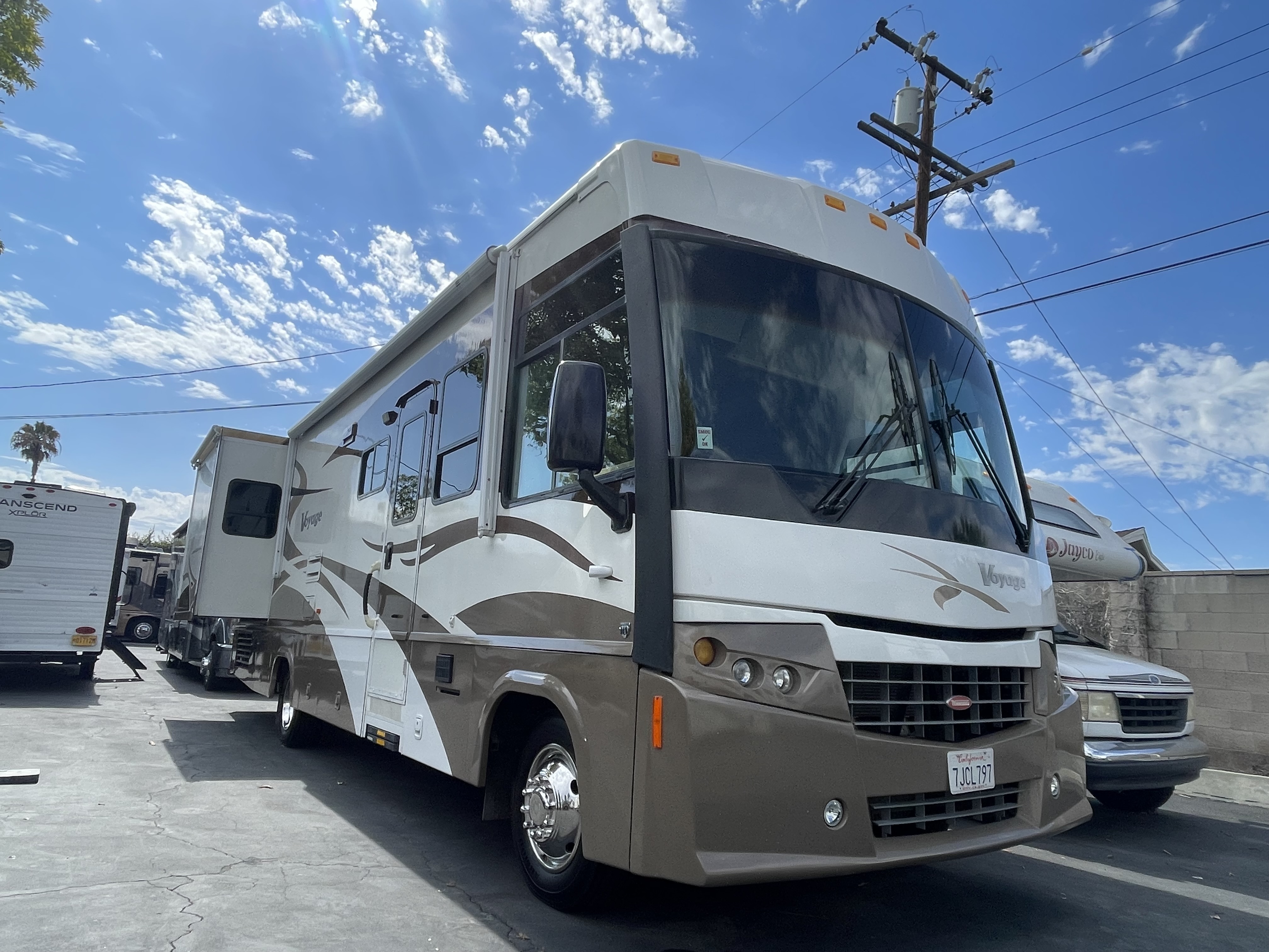 2008 WINNEBAGO ADVENTURER 38T