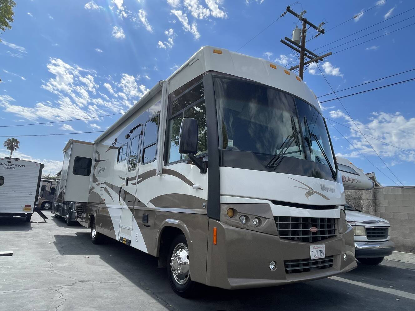 A photo of this 2006 Winnebago VOYAGE 33V