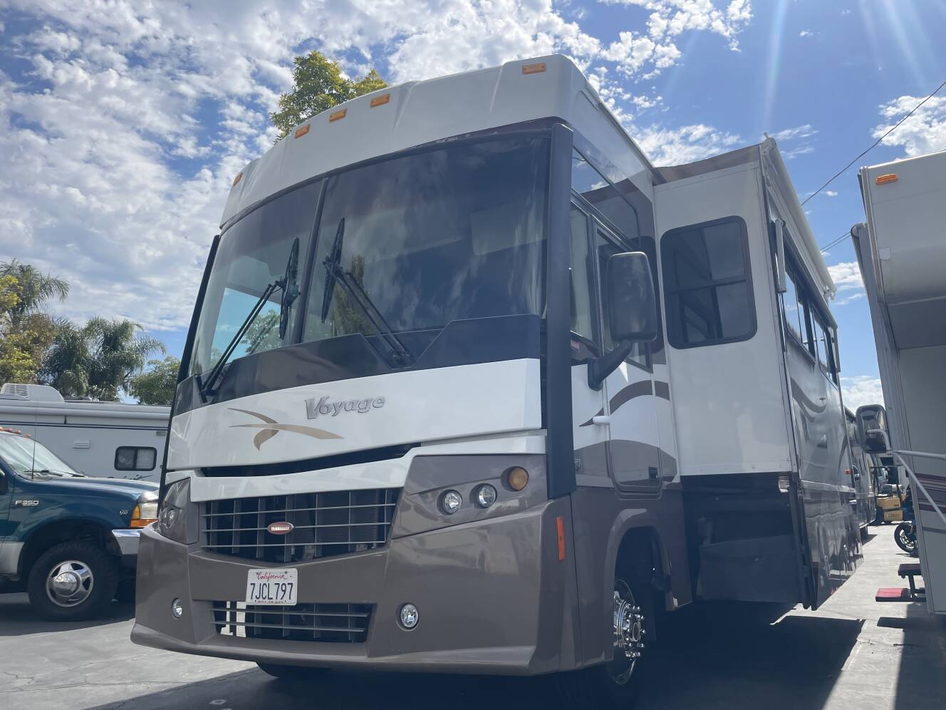 A photo of this 2006 Winnebago VOYAGE 33V