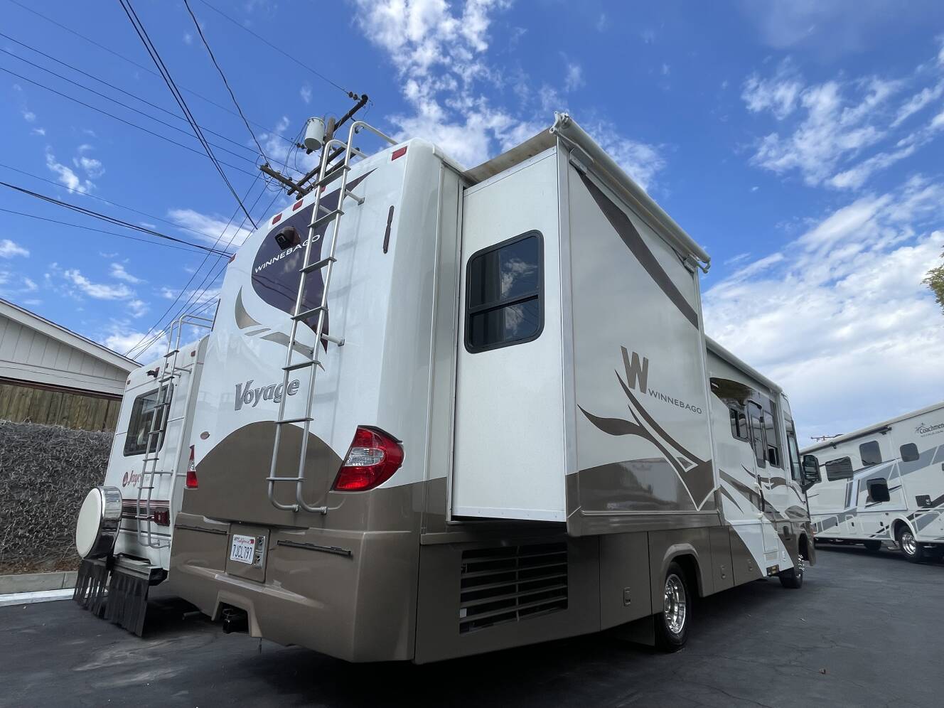 A photo of this 2006 Winnebago VOYAGE 33V