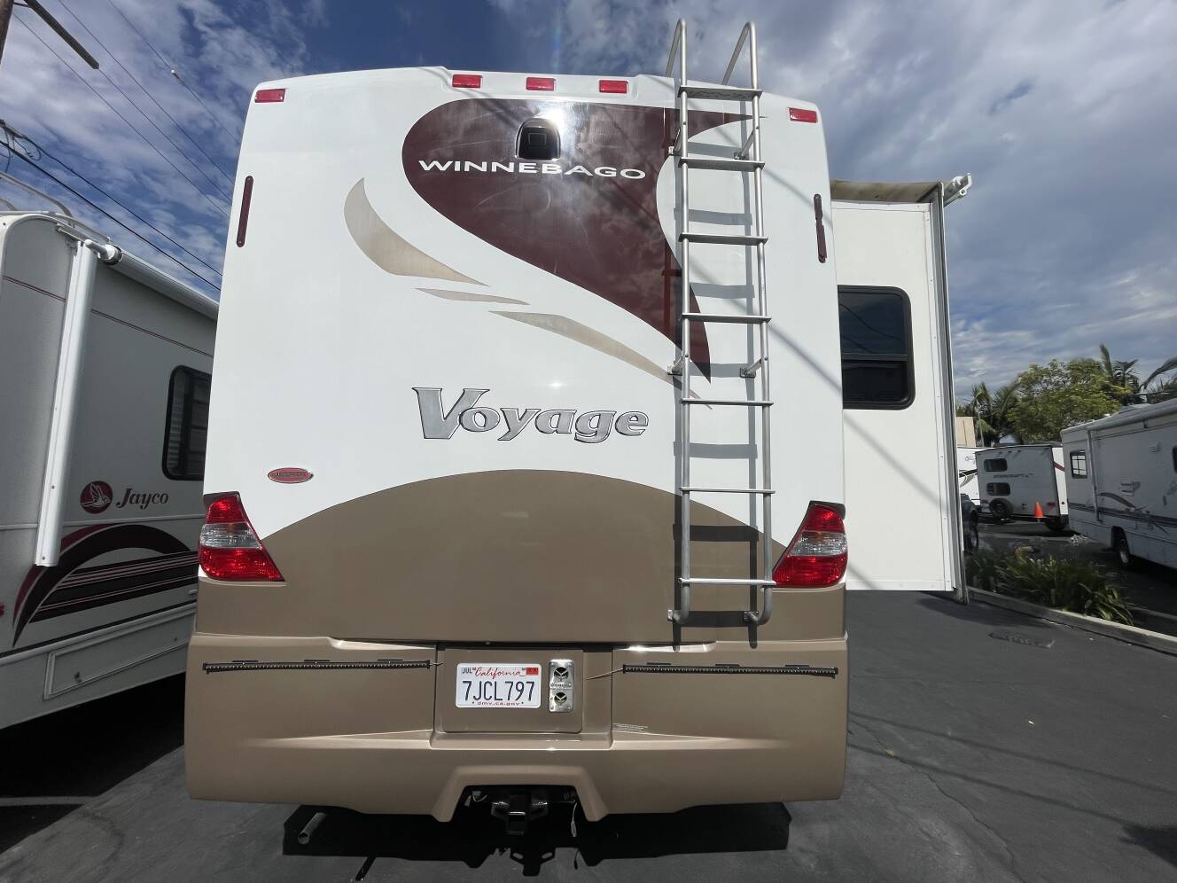 A photo of this 2006 Winnebago VOYAGE 33V