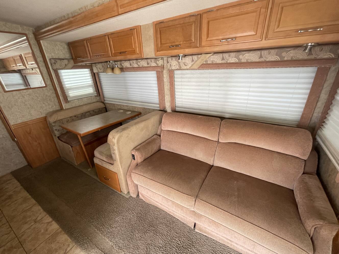 A photo of this 2006 Winnebago VOYAGE 33V