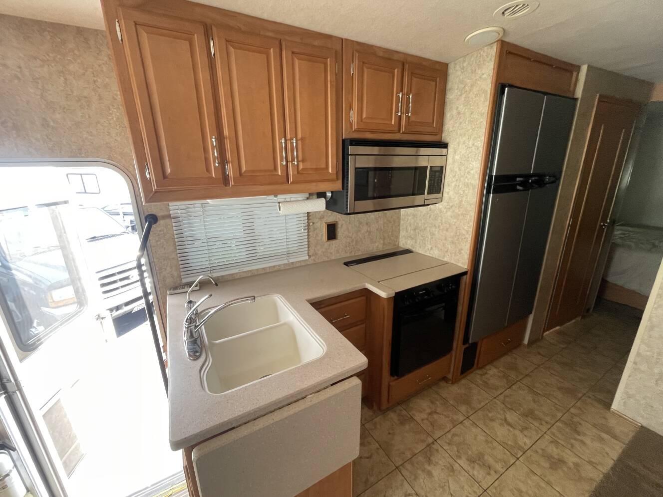 A photo of this 2006 Winnebago VOYAGE 33V