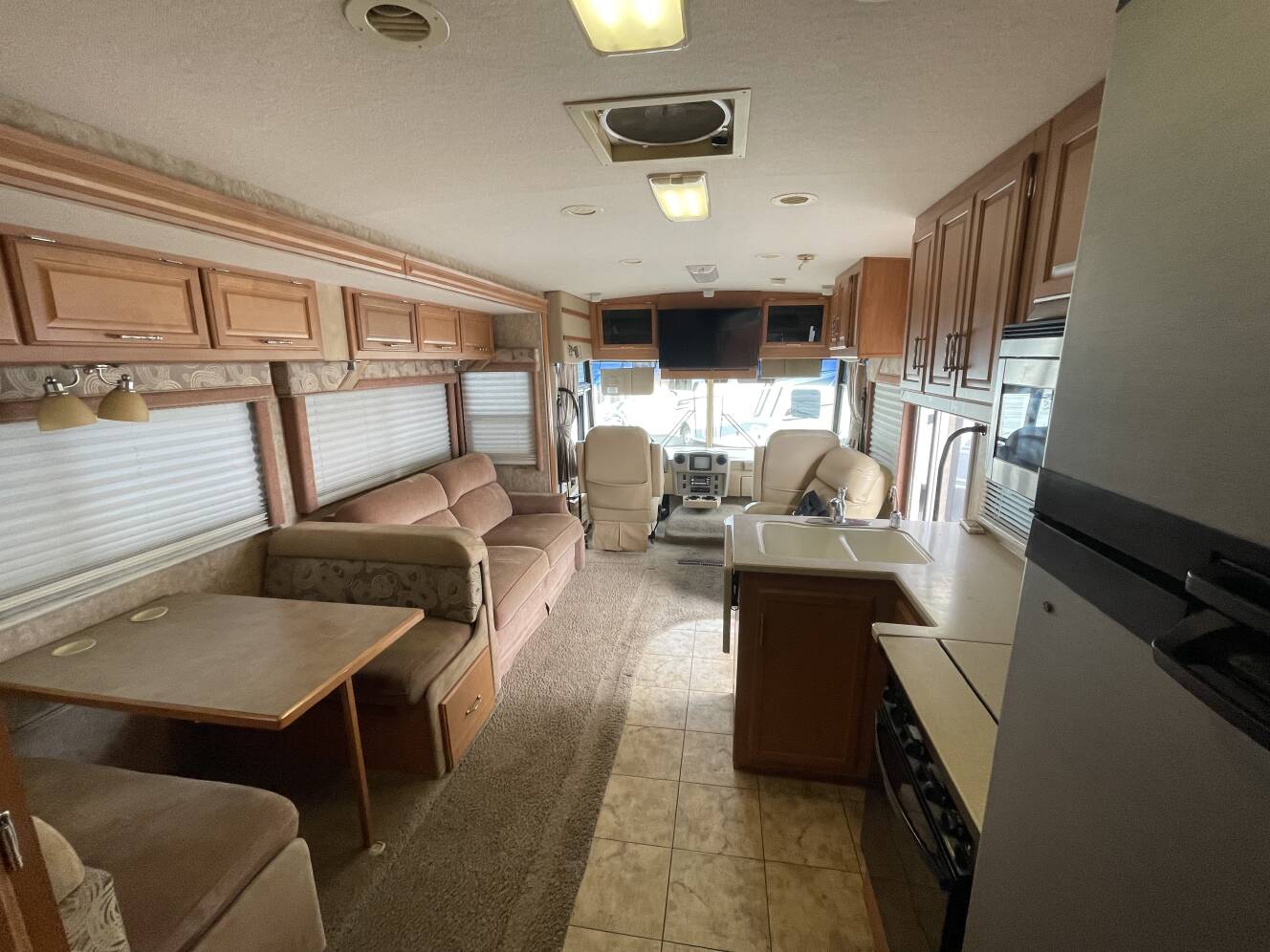 A photo of this 2006 Winnebago VOYAGE 33V