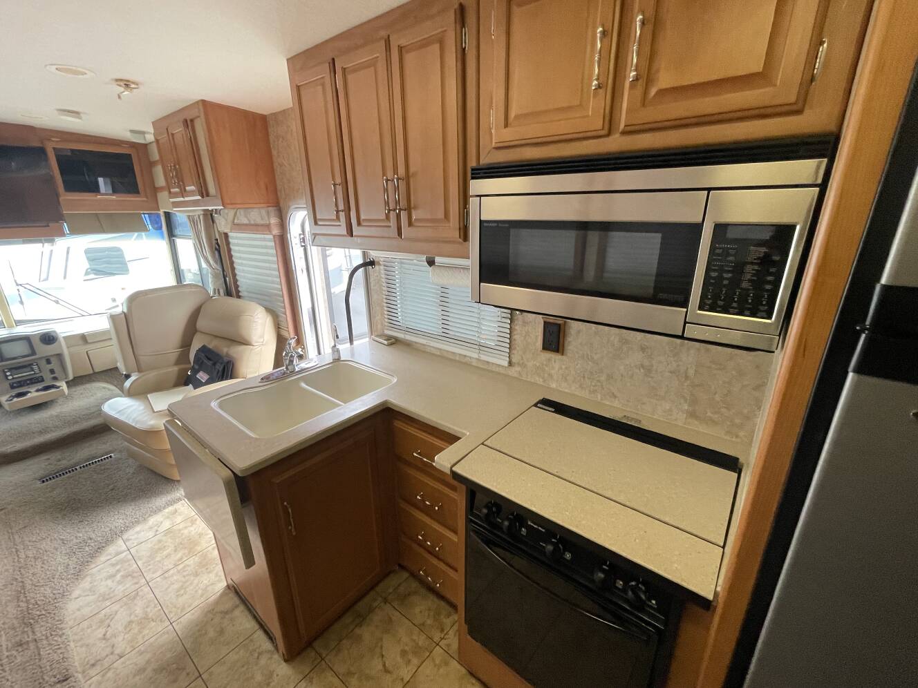 A photo of this 2006 Winnebago VOYAGE 33V