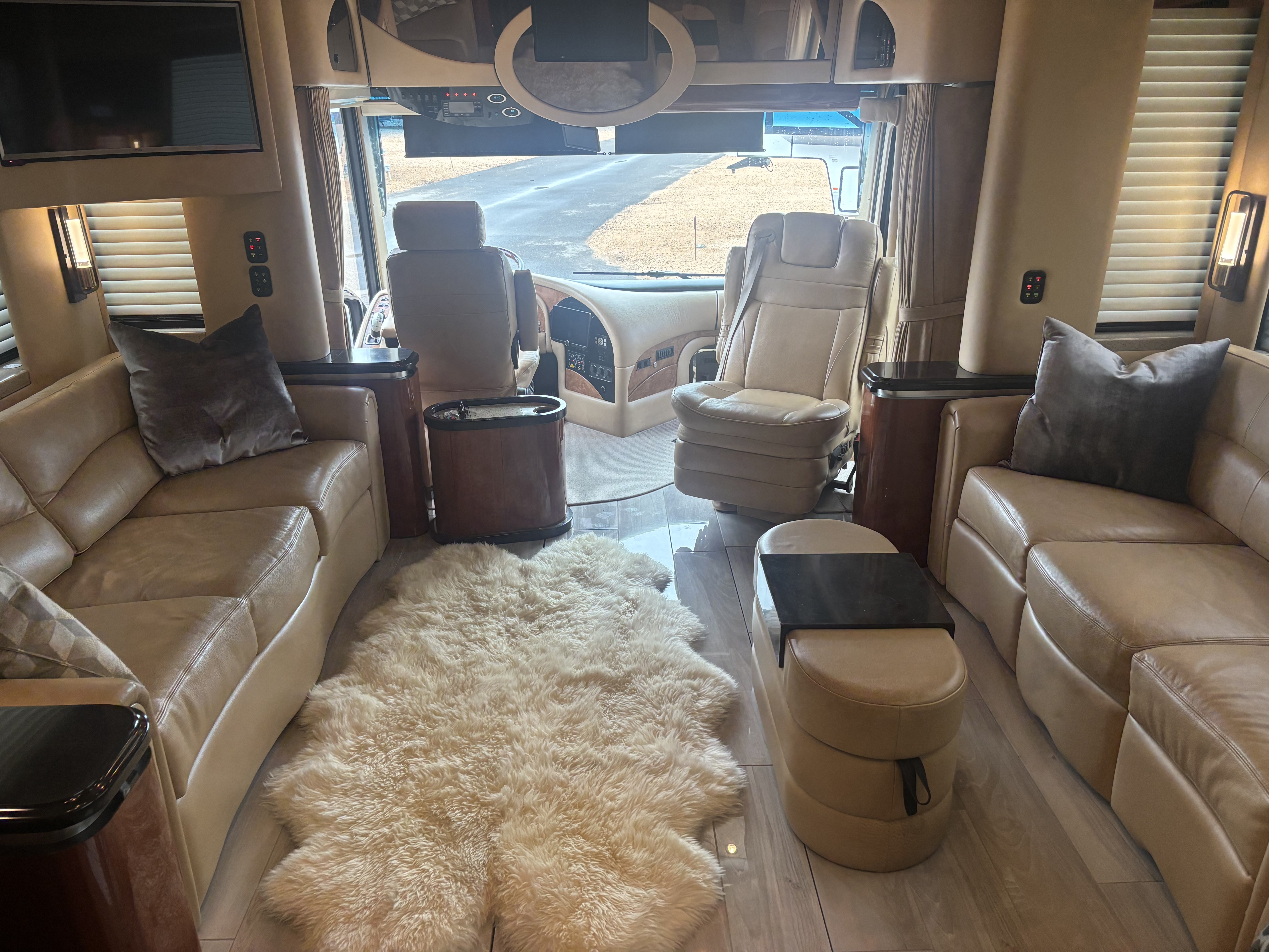 2009 Newell Coach P2000I in tucson AZ