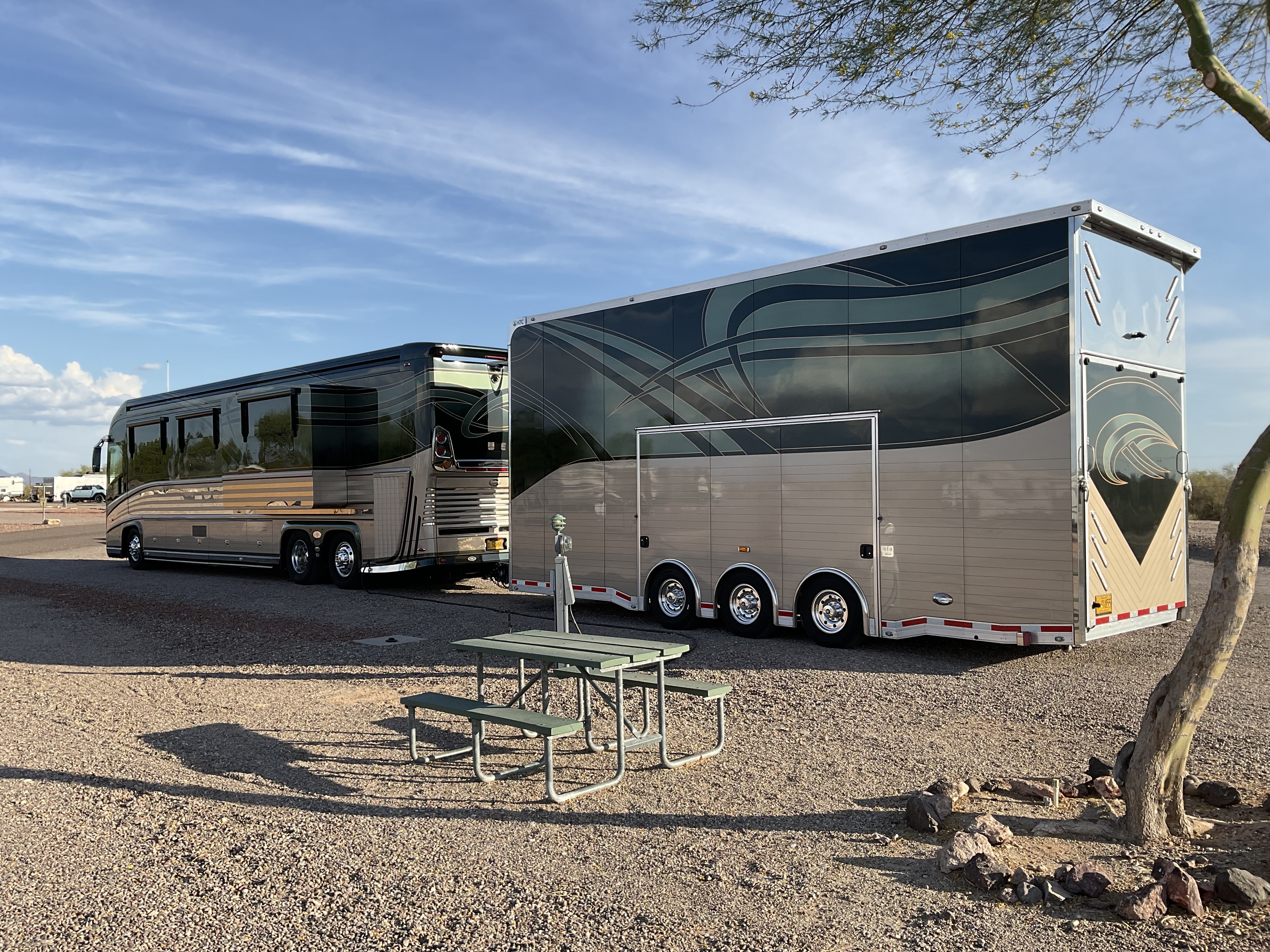 2009 Newell Coach P2000I RV