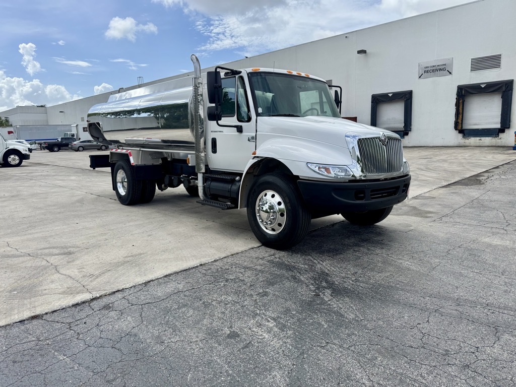 2006 INTERNATIONAL 4300 in West Palm Beach, FL