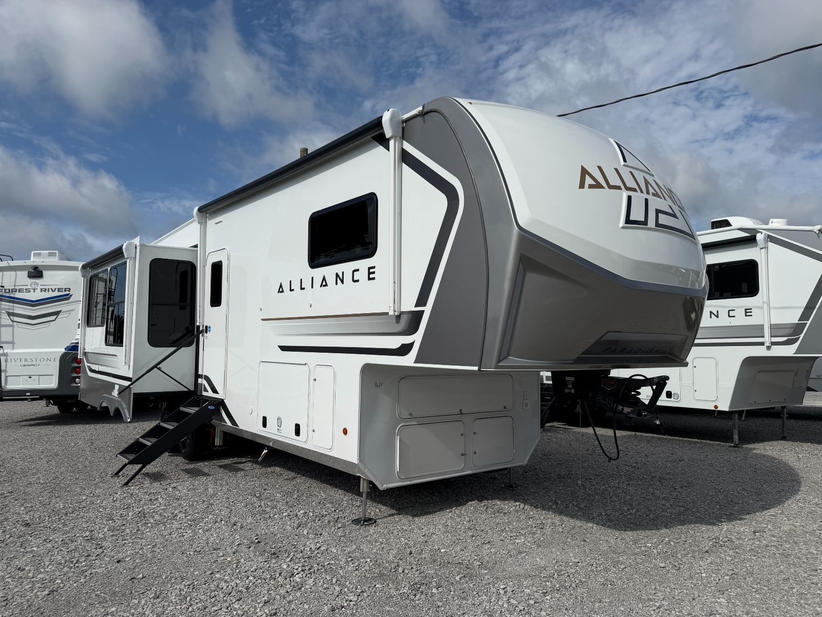 2027 Alliance Rv Paradigm 310RL RV