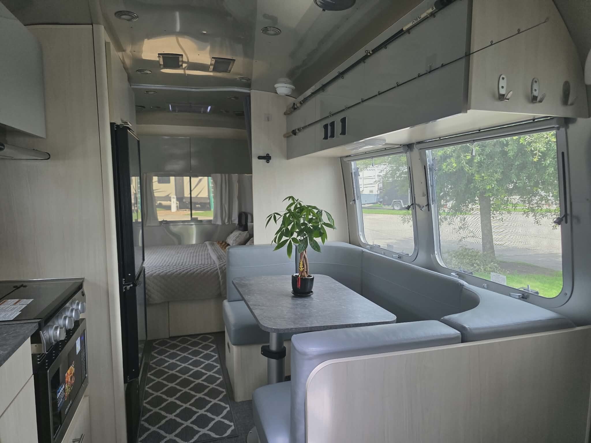 2022 Airstream FLYING CLOUD 23FB QUEEN in humble TX