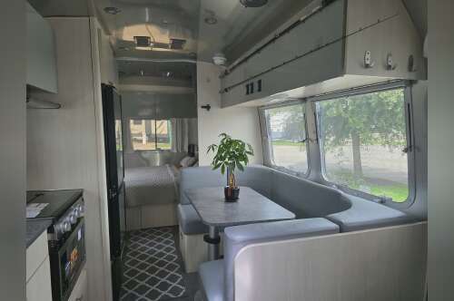 2022 Airstream FLYING CLOUD 23FB QUEEN in humble TX