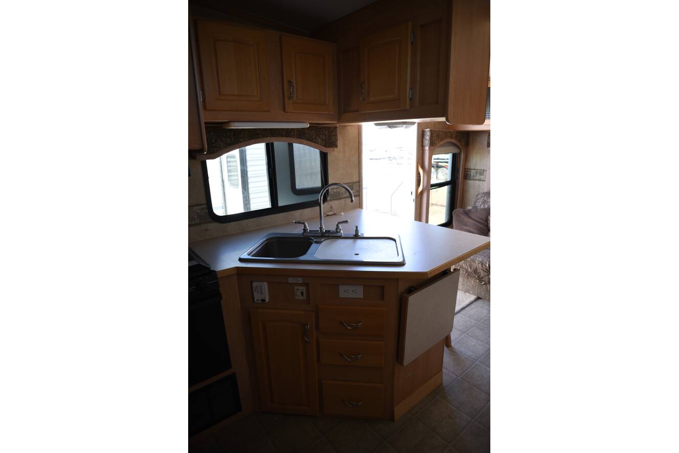 A photo of this 2007 Thor Motor Coach JAZZ 2550RL