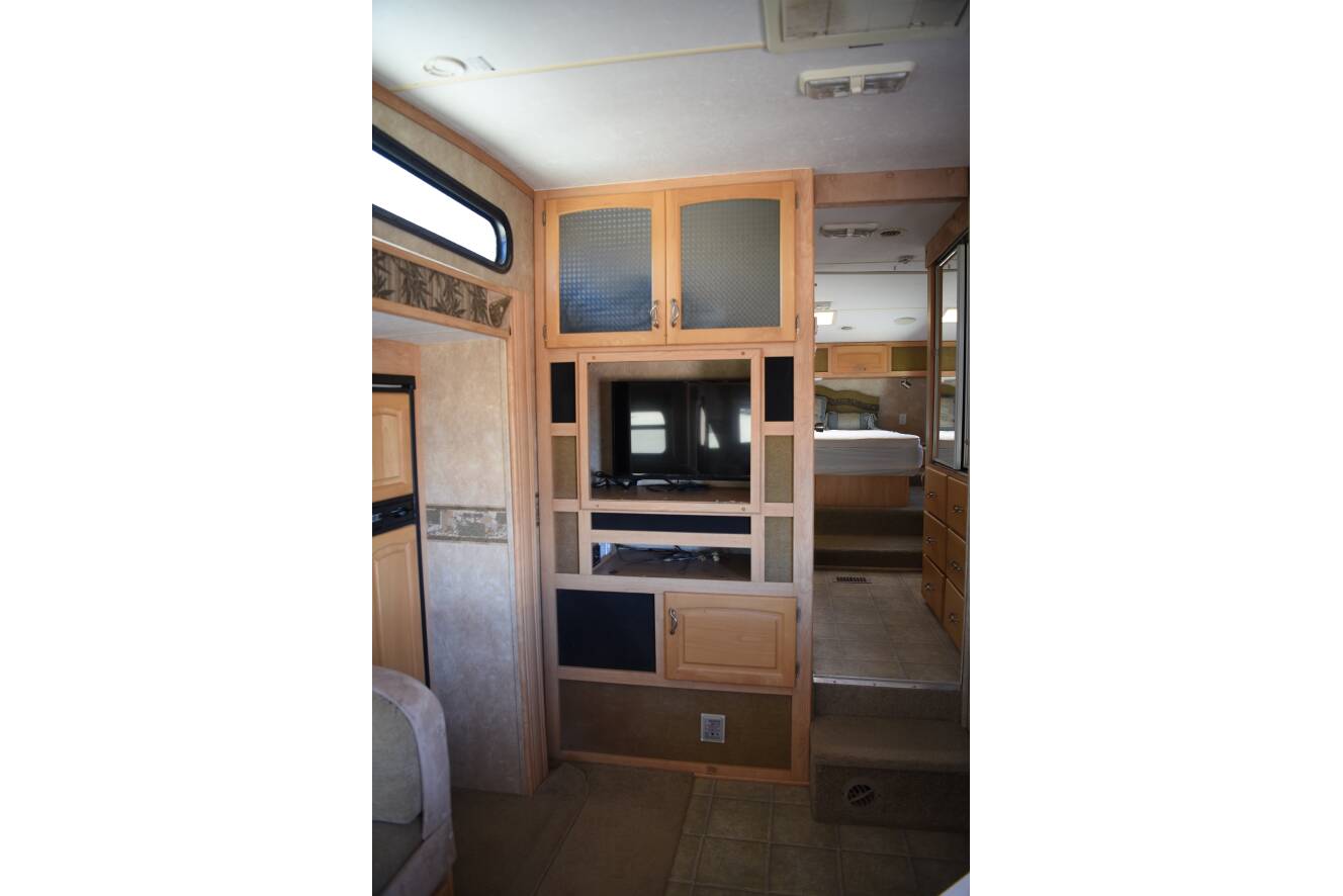 A photo of this 2007 Thor Motor Coach JAZZ 2550RL