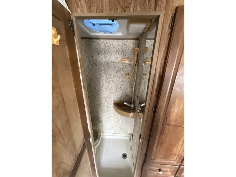 1986 TRAVELMASTER SAVANNAH 205RK