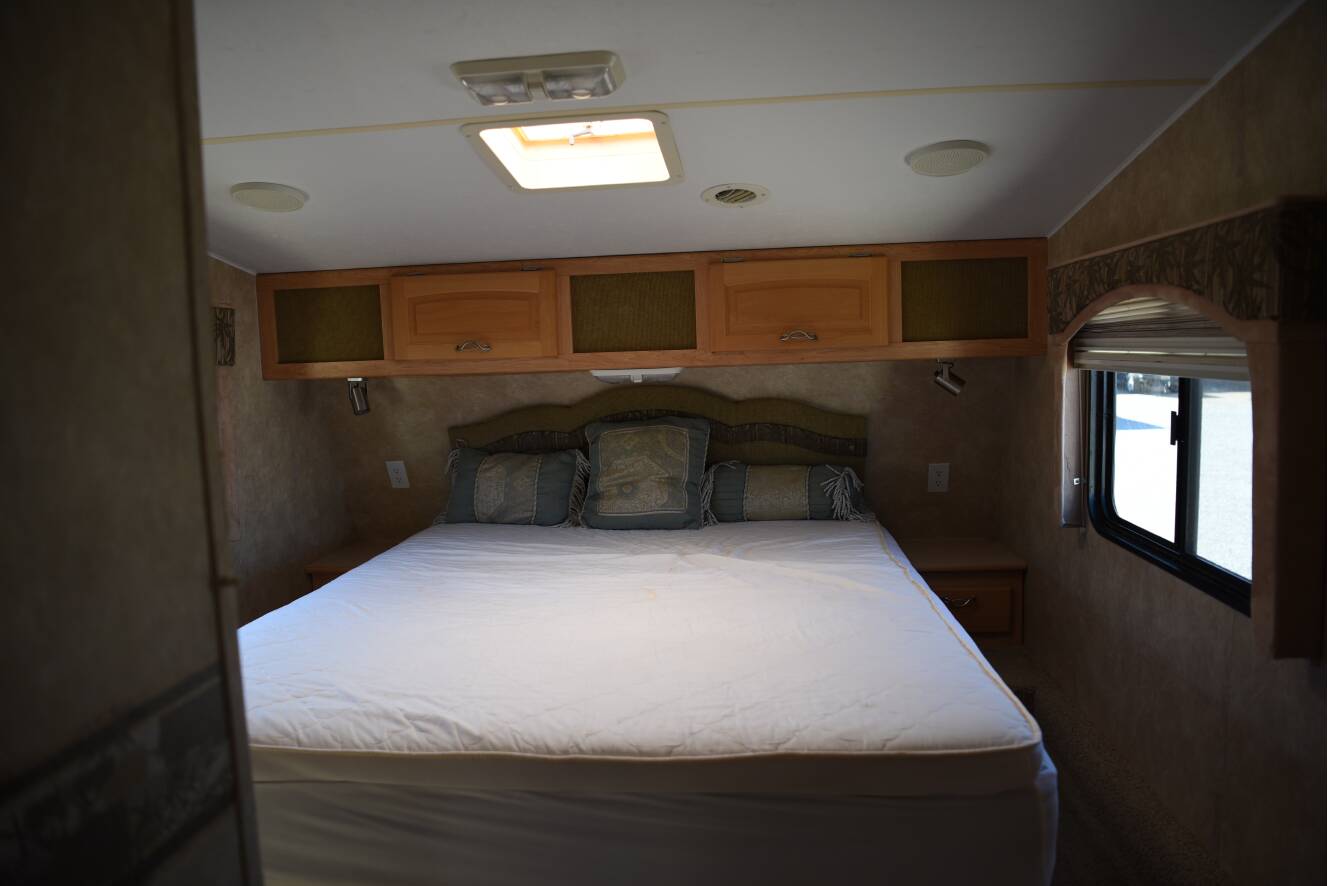 A photo of this 2007 Thor Motor Coach JAZZ 2550RL