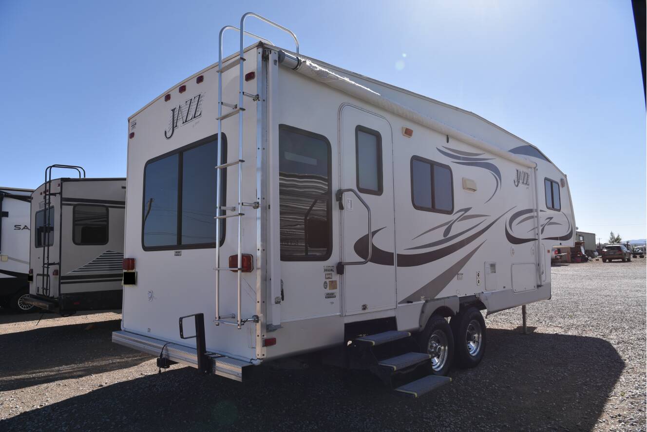 A photo of this 2007 Thor Motor Coach JAZZ 2550RL