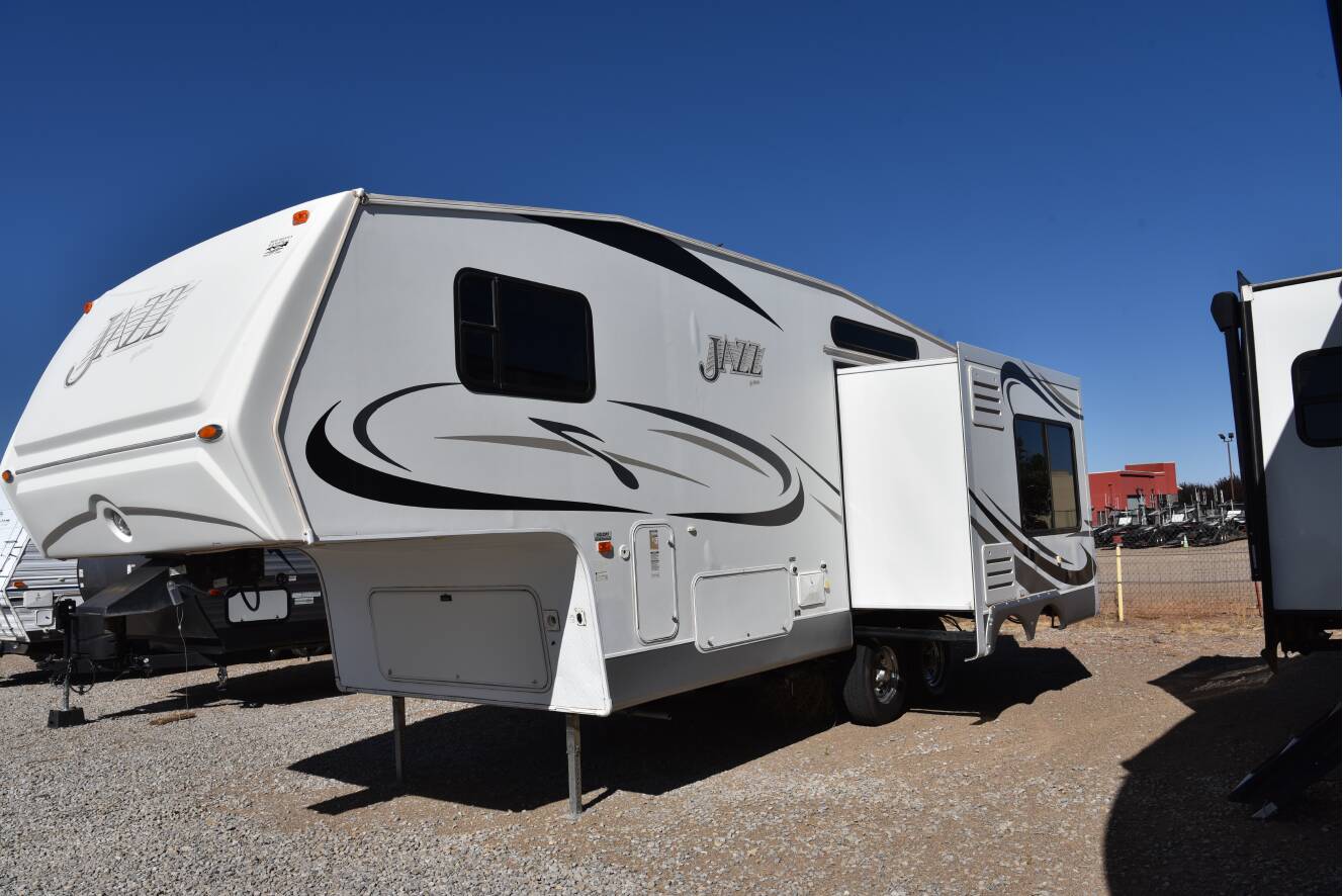 A photo of this 2007 Thor Motor Coach JAZZ 2550RL