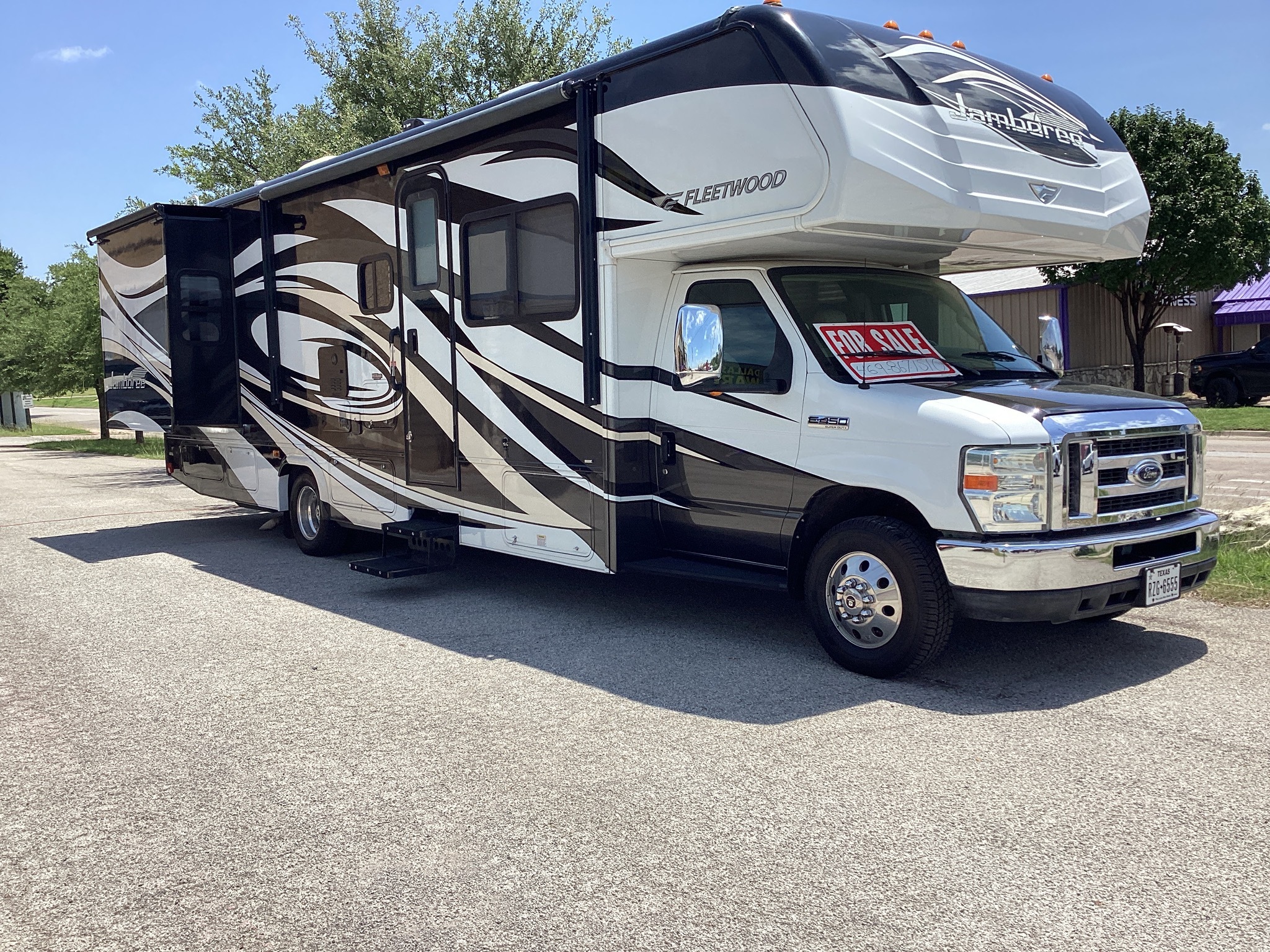 2011 Fleetwood JAMBOREE SPORT 31M RV