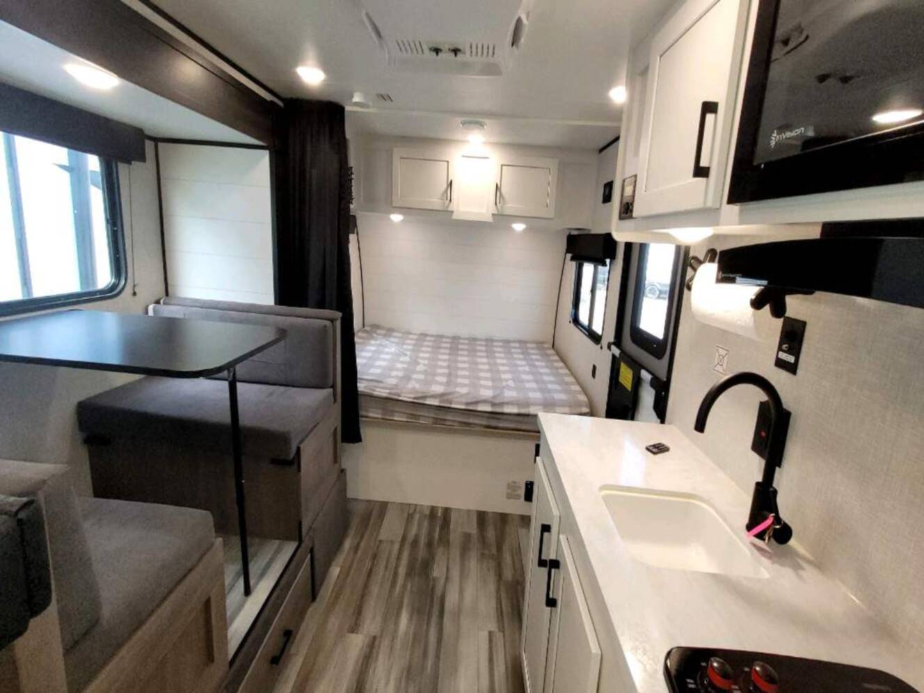 A photo of this 2024 Jayco Jay Flight SLX 184BS