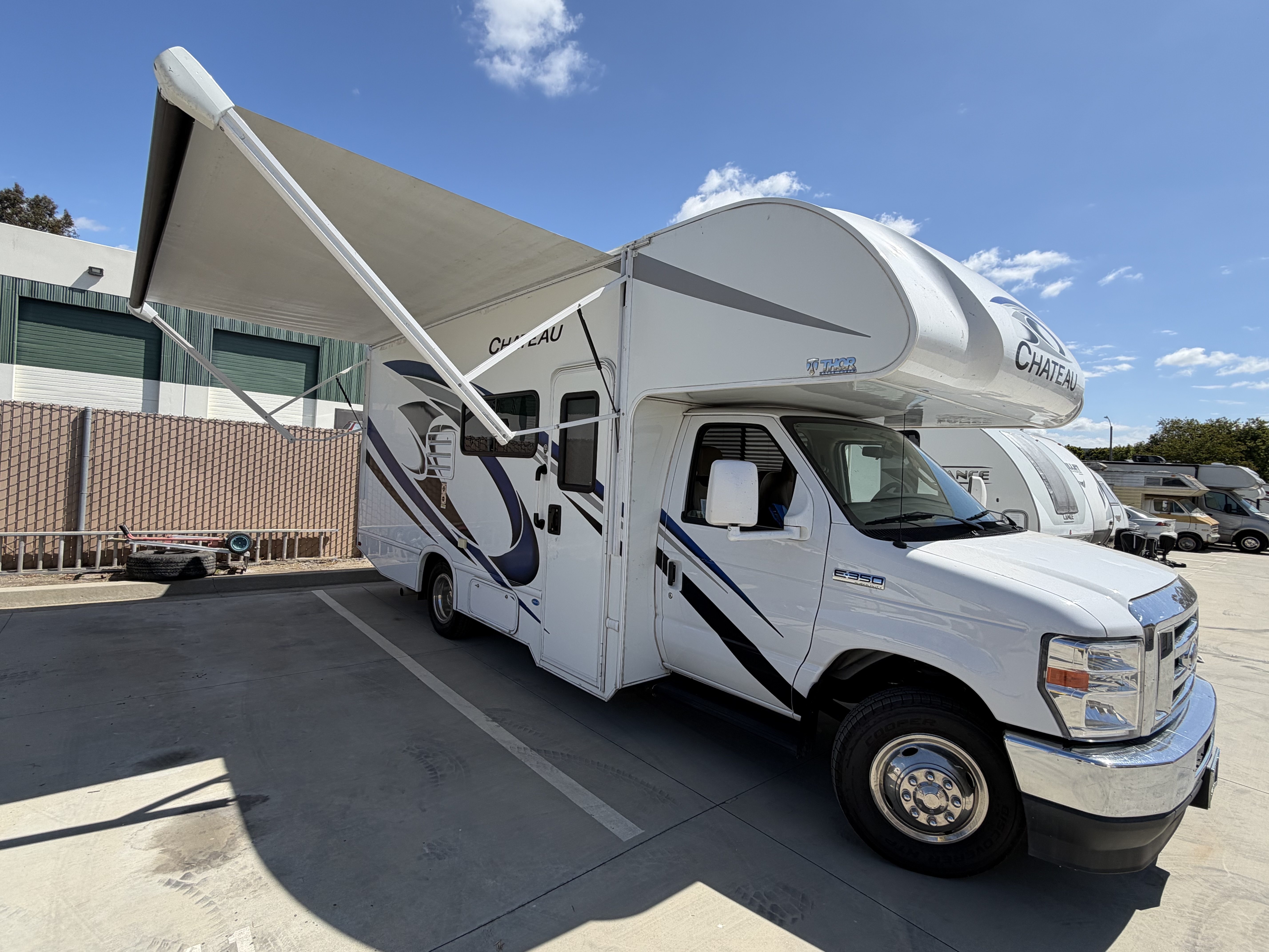 2022 Thor Motor Coach CHATEAU 22B in newbury park CA