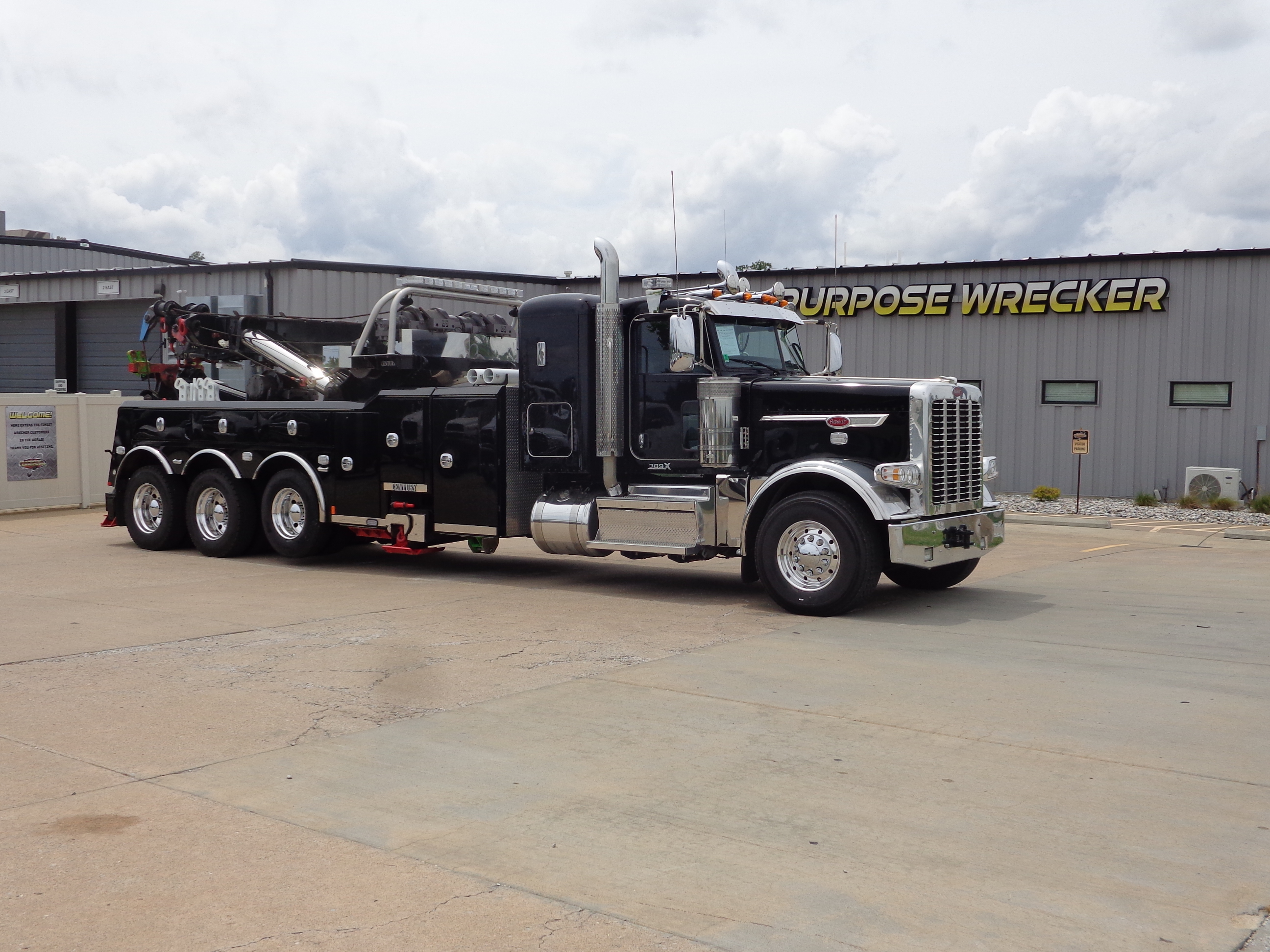 2024 PETERBILT 389 in Wentzville, MO