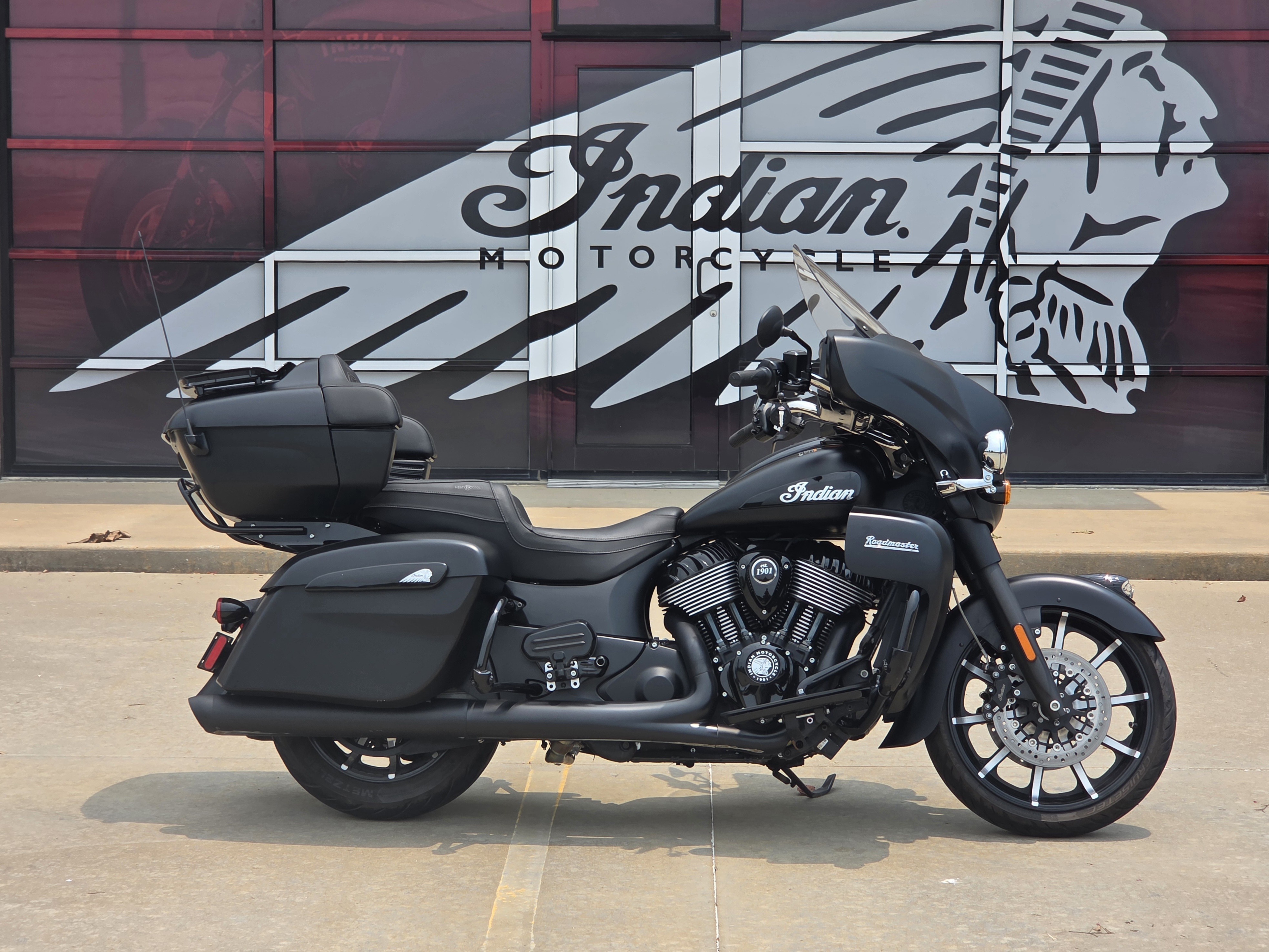 2022 Indian Motorcycle Roadmaster® Dark Horse® DARK HORSE in Norman, OK