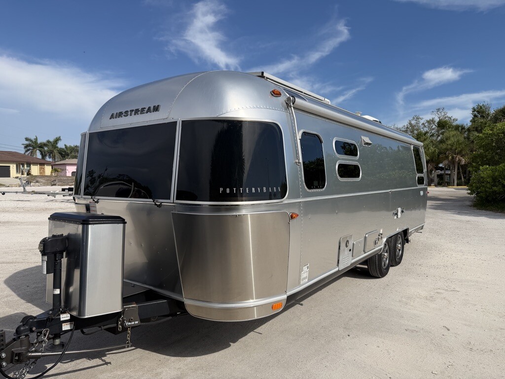 2022 Airstream POTTERY BARN SPECIAL EDITION 28RBQ RV