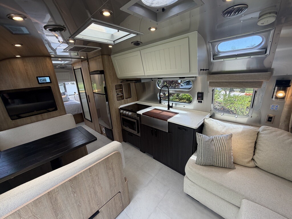 2022 Airstream POTTERY BARN SPECIAL EDITION 28RBQ in englewood FL