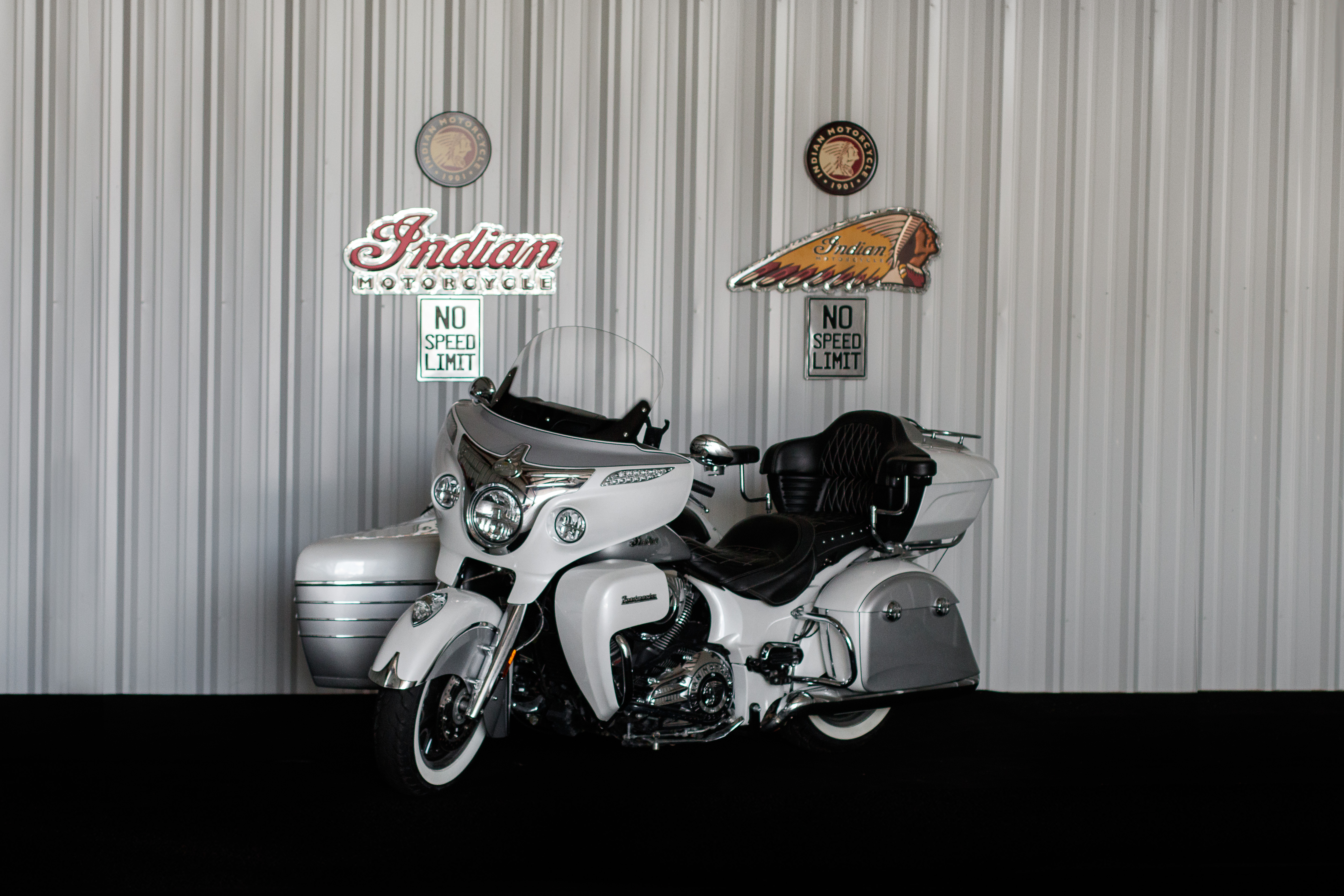 2018 Indian ROADMASTER CLASSIC CLASSIC in Long Lake, MN